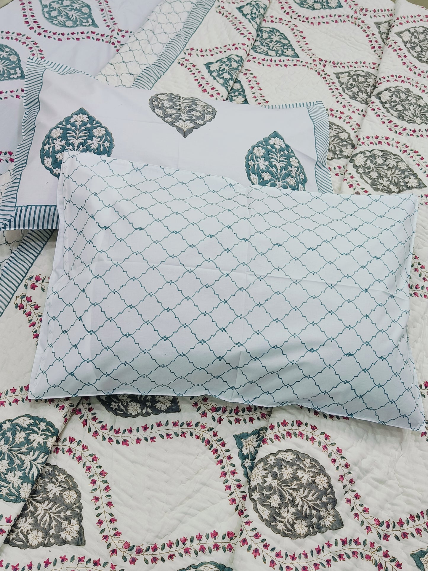 Bedding Sets with Quilts