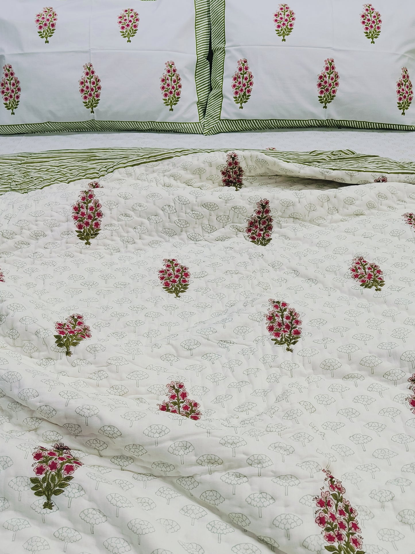 Bedding Sets with Quilts