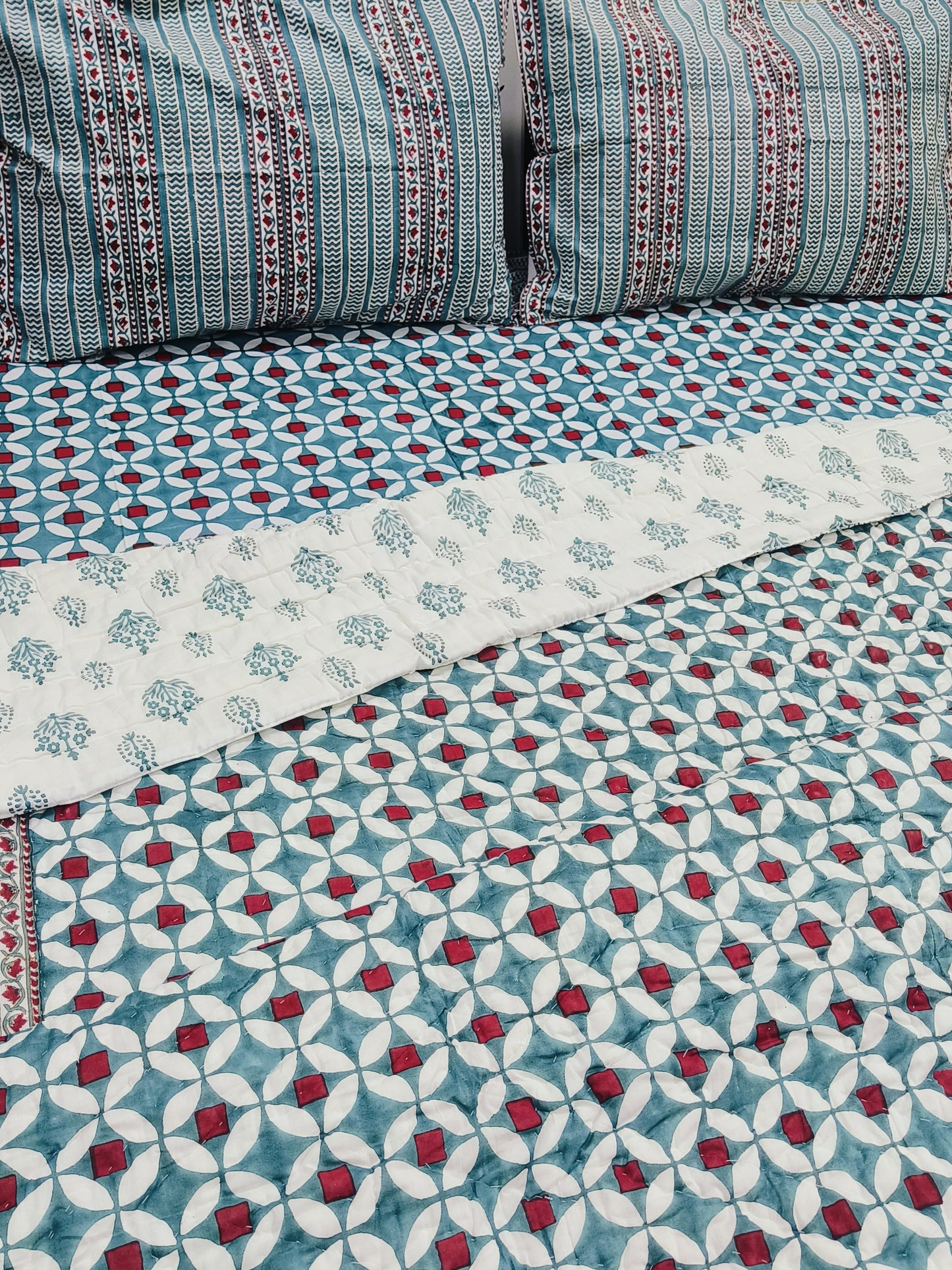 Bedding Sets with Quilts