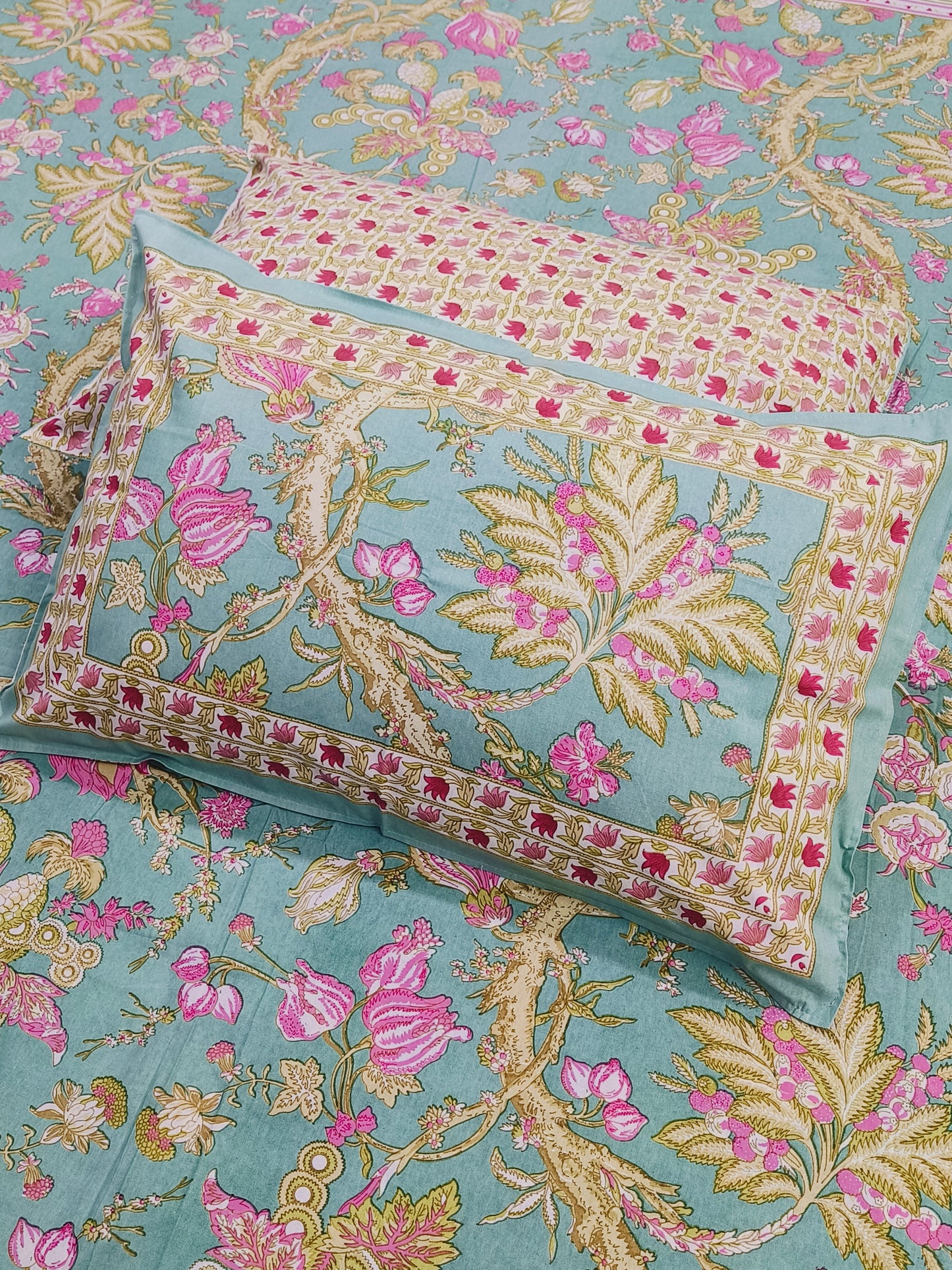 FRESH ARRIVALS Gulbahaar King Size Bedsheets(Dispatch Time 24 Hours)
