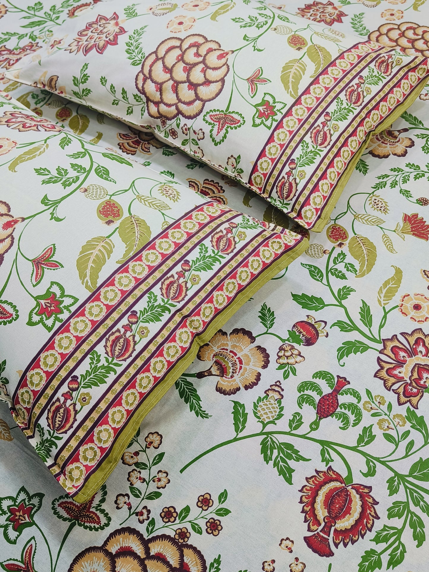 FRESH ARRIVALS Gulbahaar King Size Bedsheets(Dispatch Time 24 Hours)