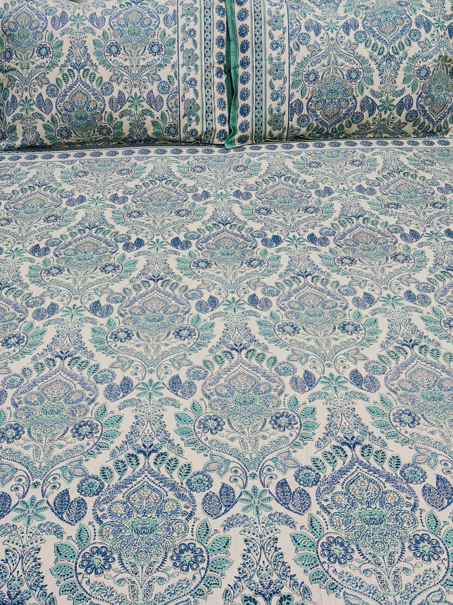 FRESH ARRIVALS Gulbahaar King Size Bedsheets(Dispatch Time 24 Hours)