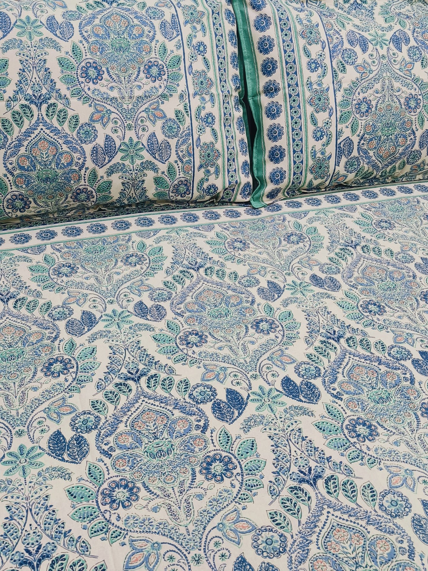 FRESH ARRIVALS Gulbahaar King Size Bedsheets(Dispatch Time 24 Hours)