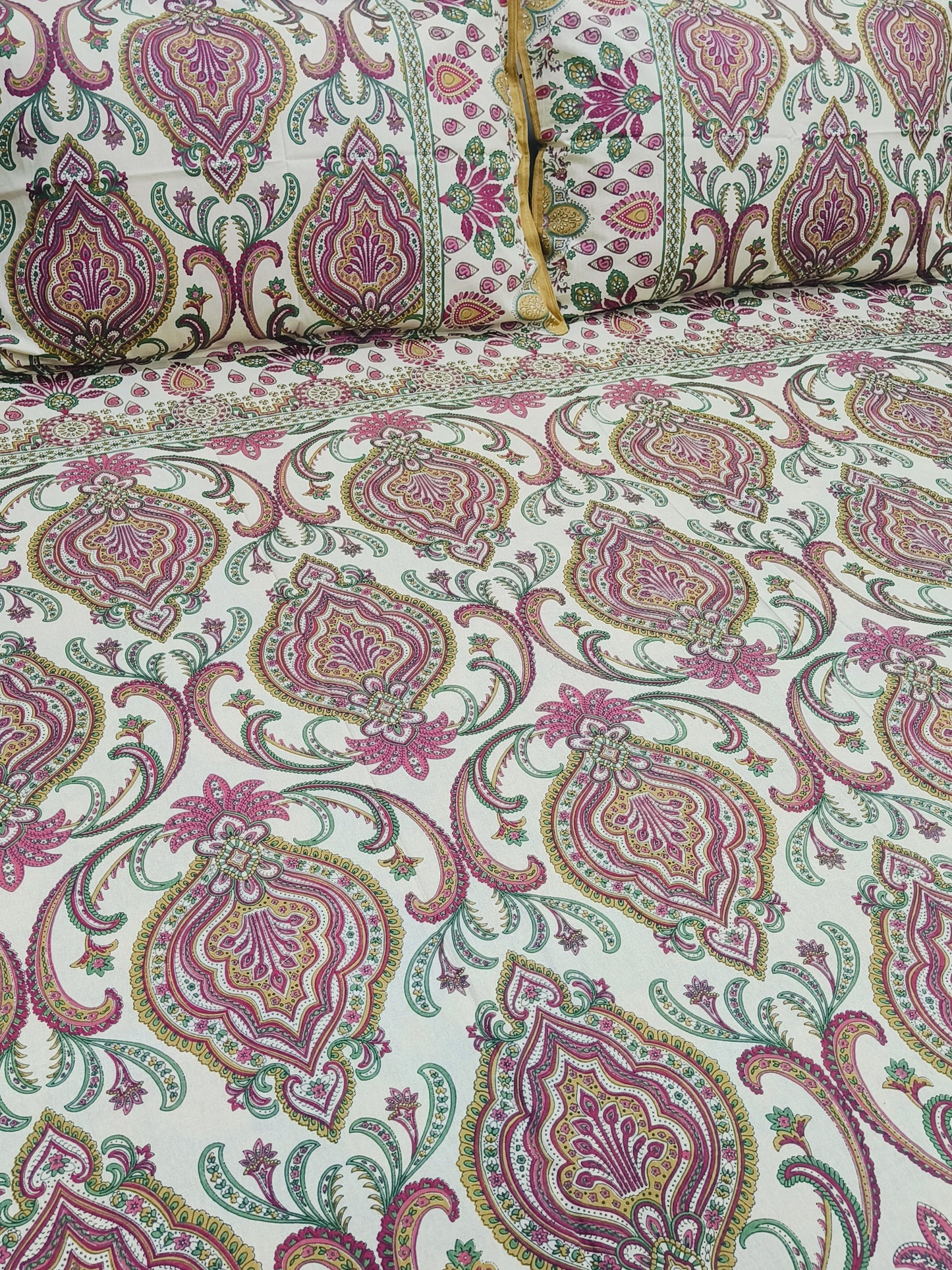 FRESH ARRIVALS Gulbahaar King Size Bedsheets(Dispatch Time 24 Hours)