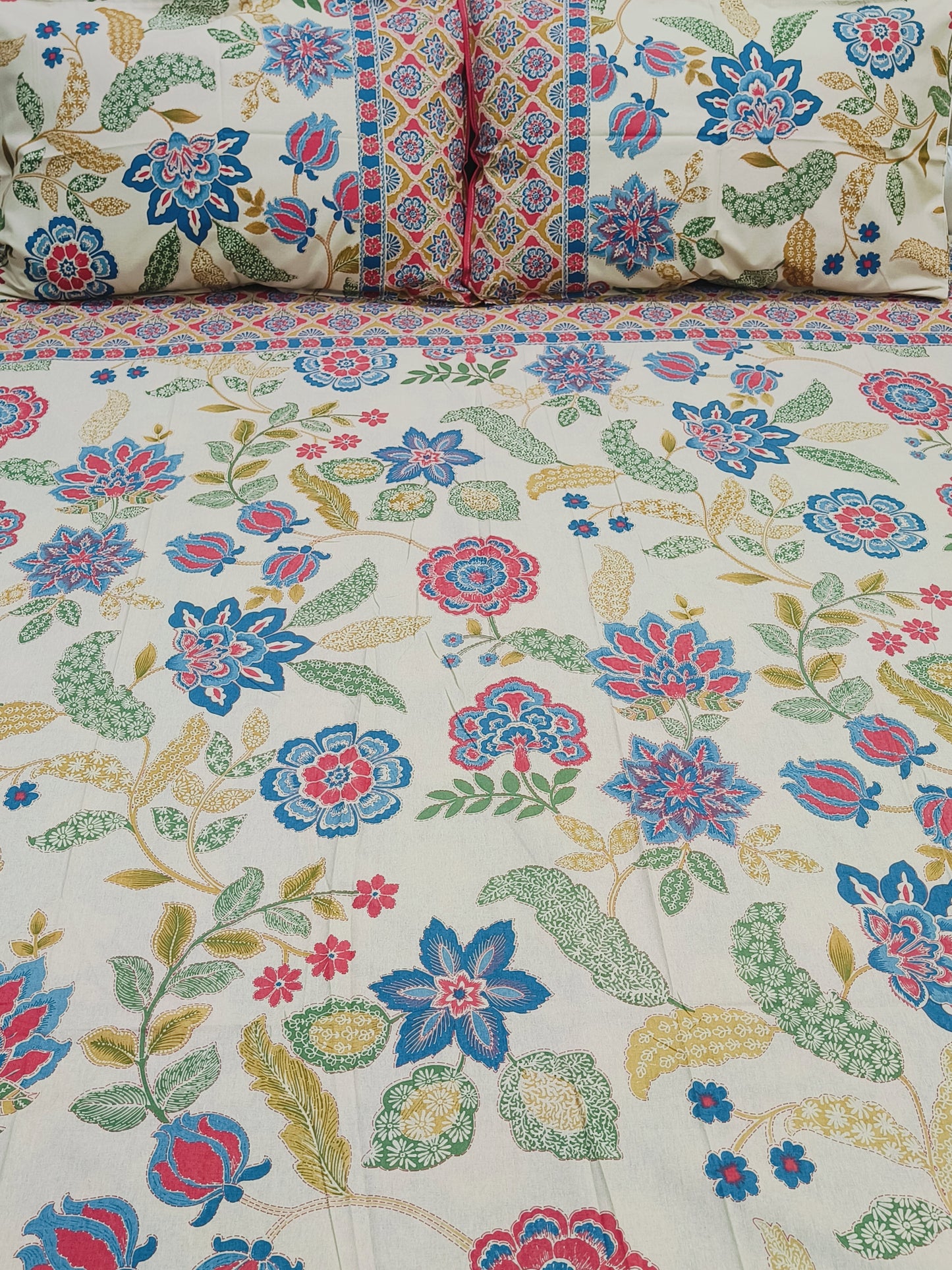 Bedsheet With King Size Pillow Cases