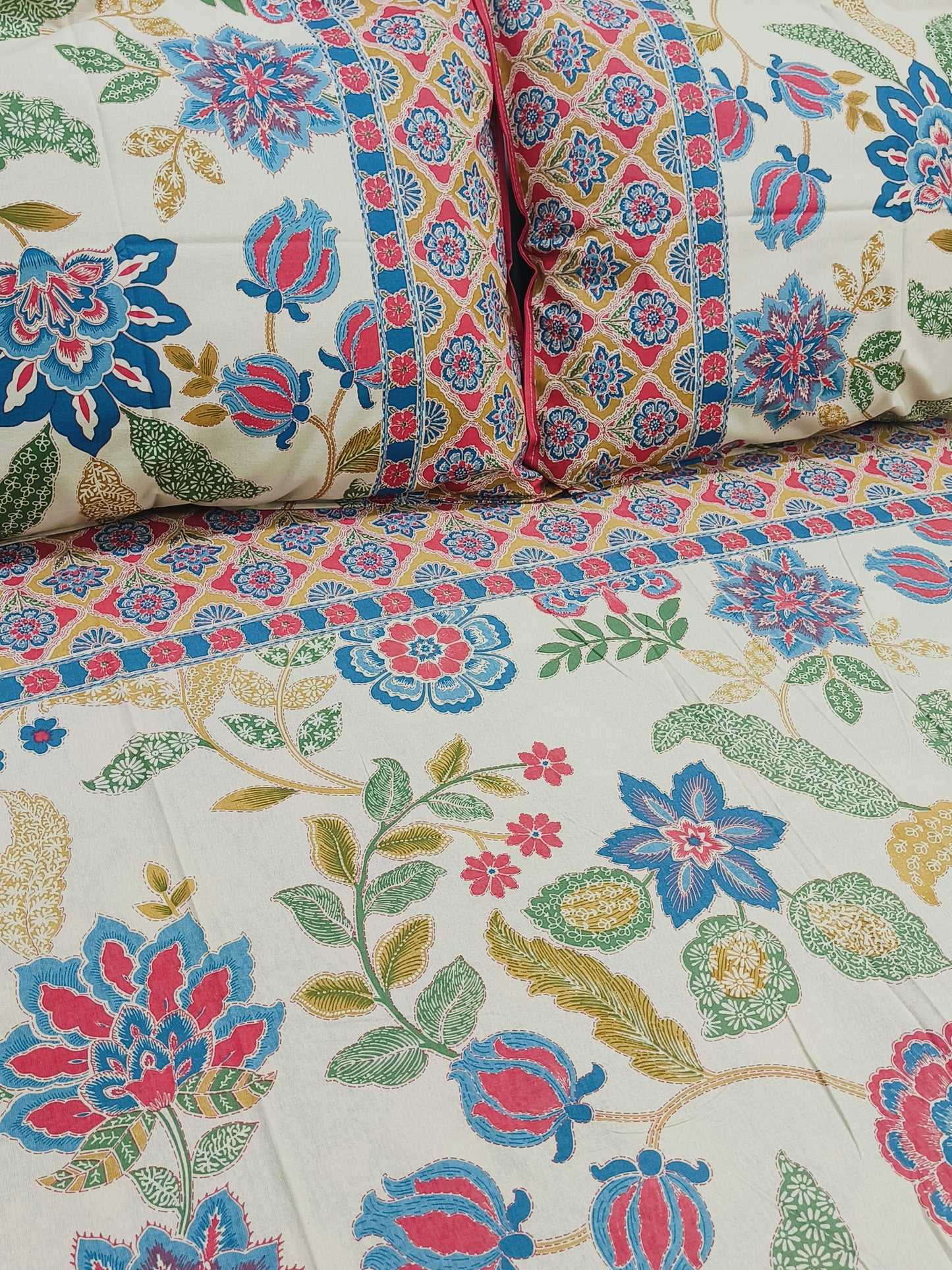 Bedsheet With King Size Pillow Cases