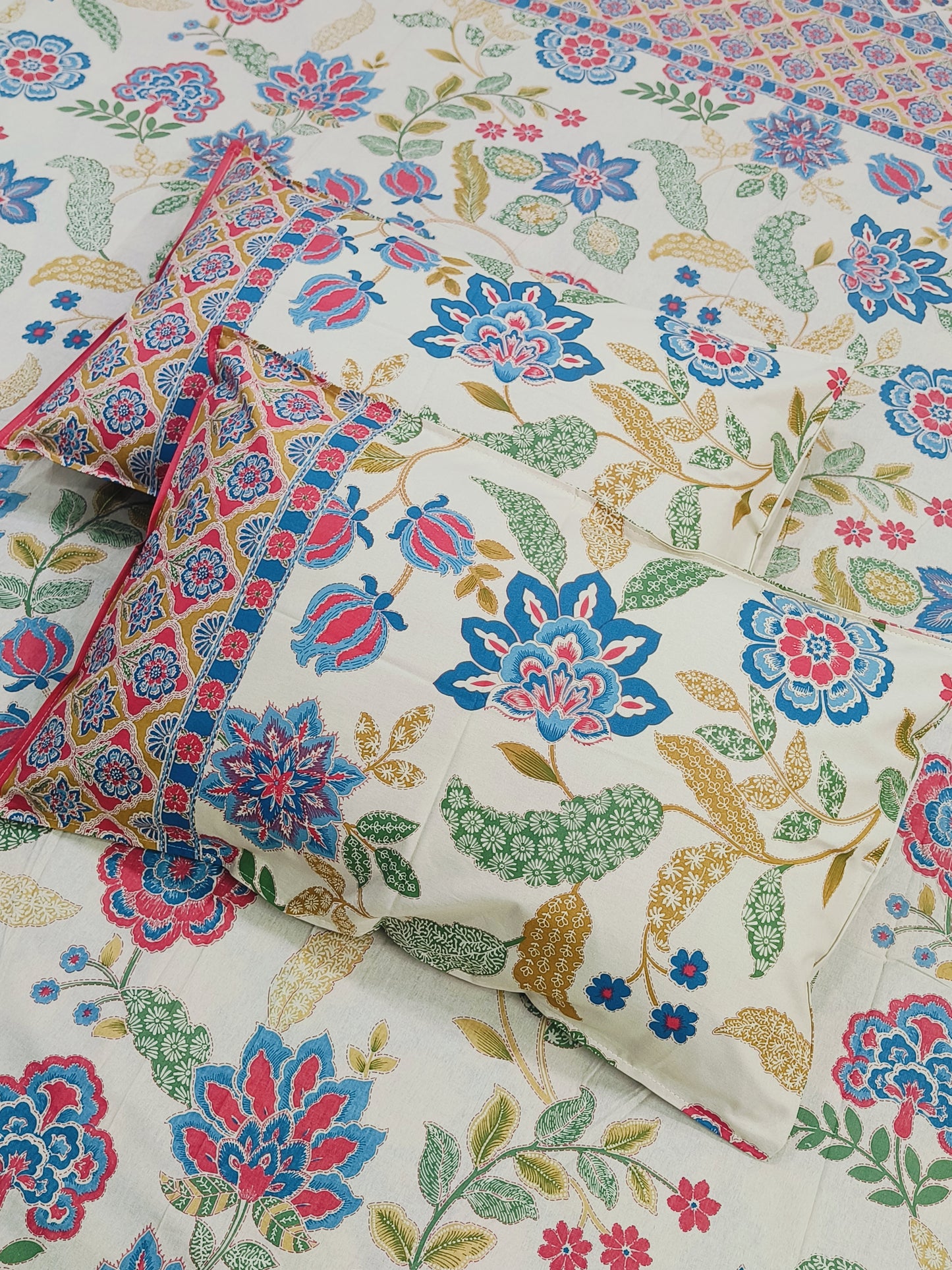 Bedsheet With King Size Pillow Cases