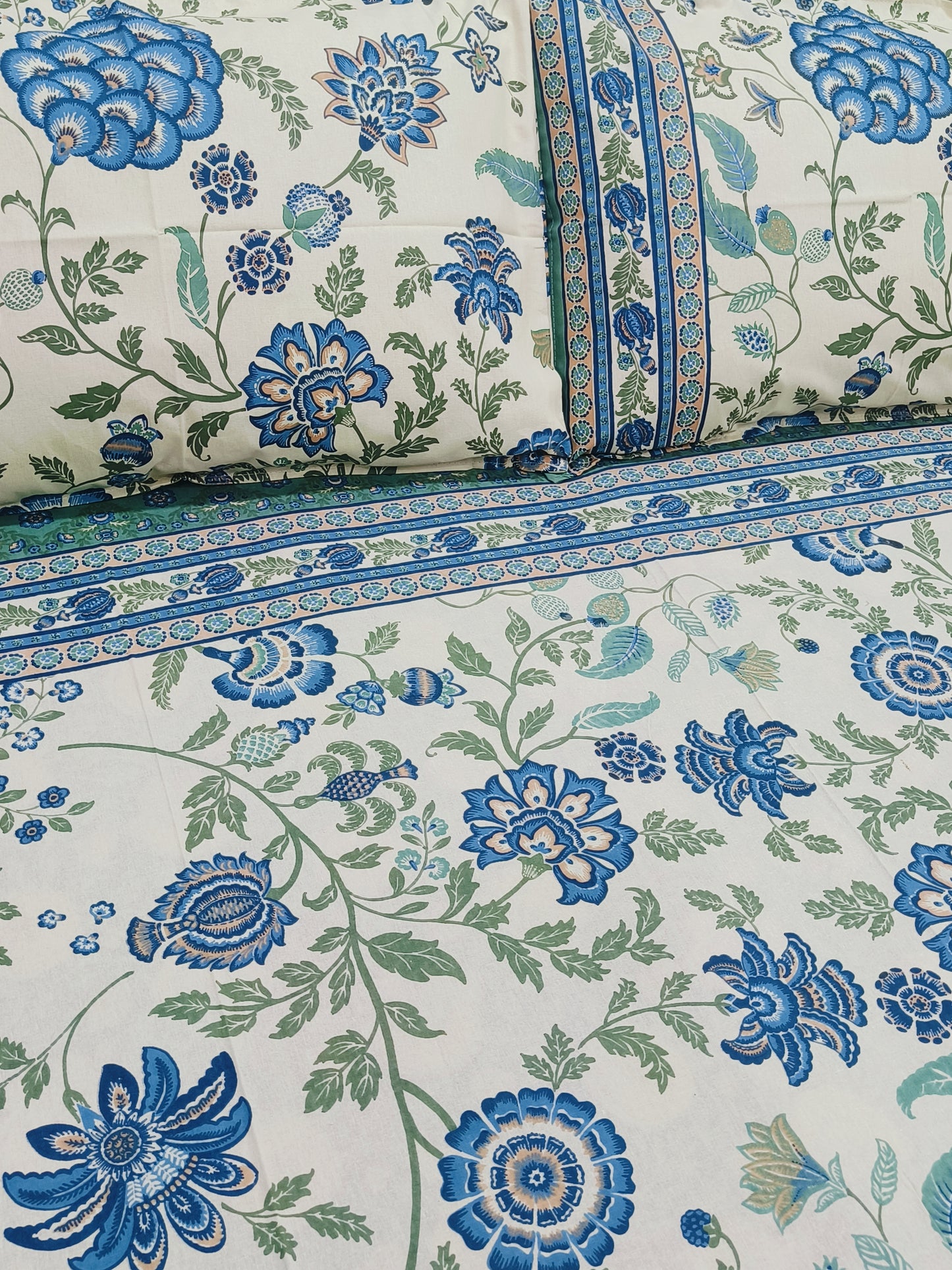 Bedsheet With King Size Pillow Cases