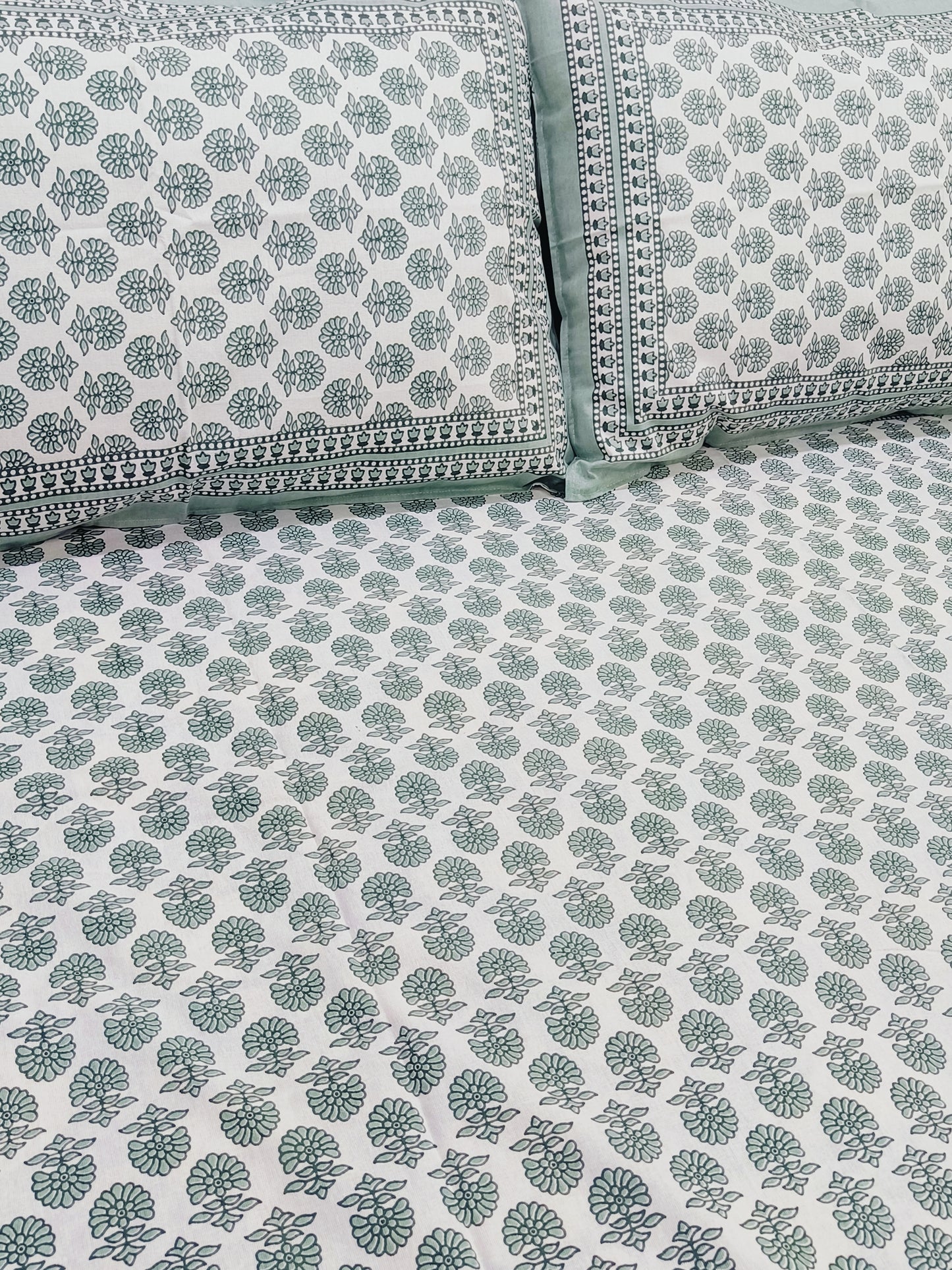 FRESH ARRIVALS Gulbahaar King Size Bedsheets(Dispatch Time 24 Hours)