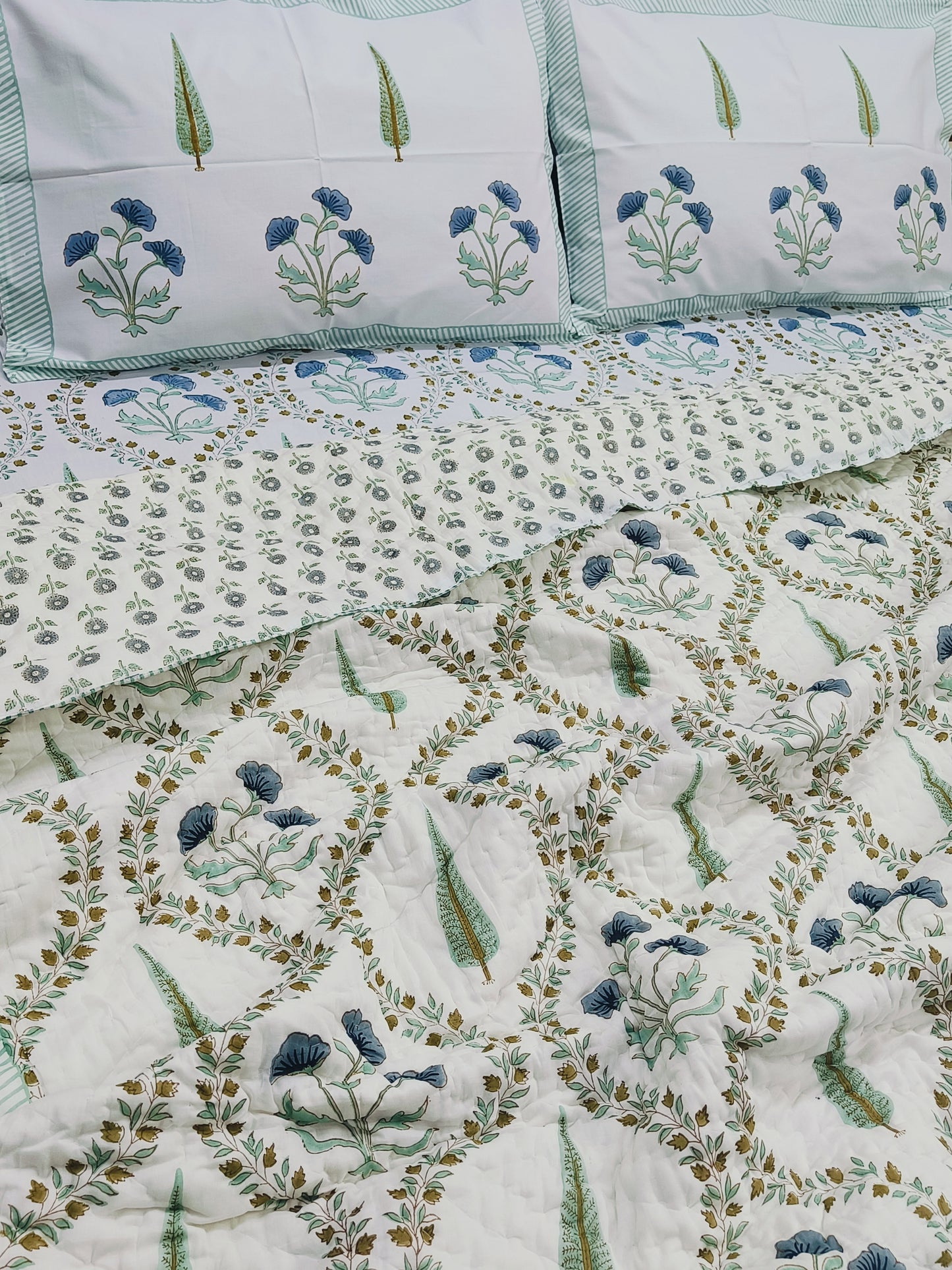 Bedding Sets with Quilts