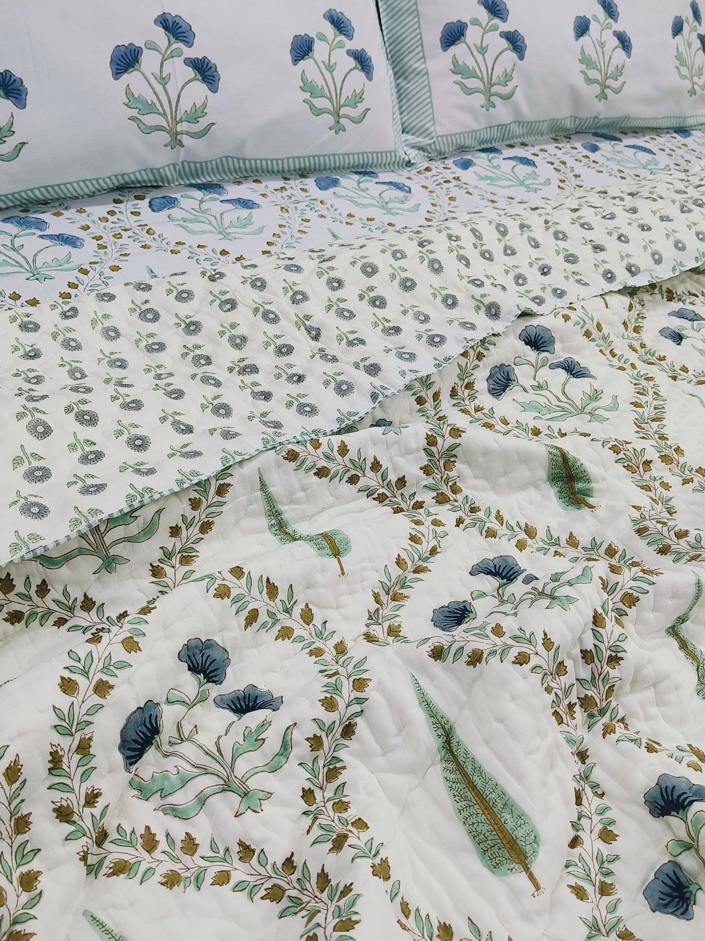 Bedding Sets with Quilts