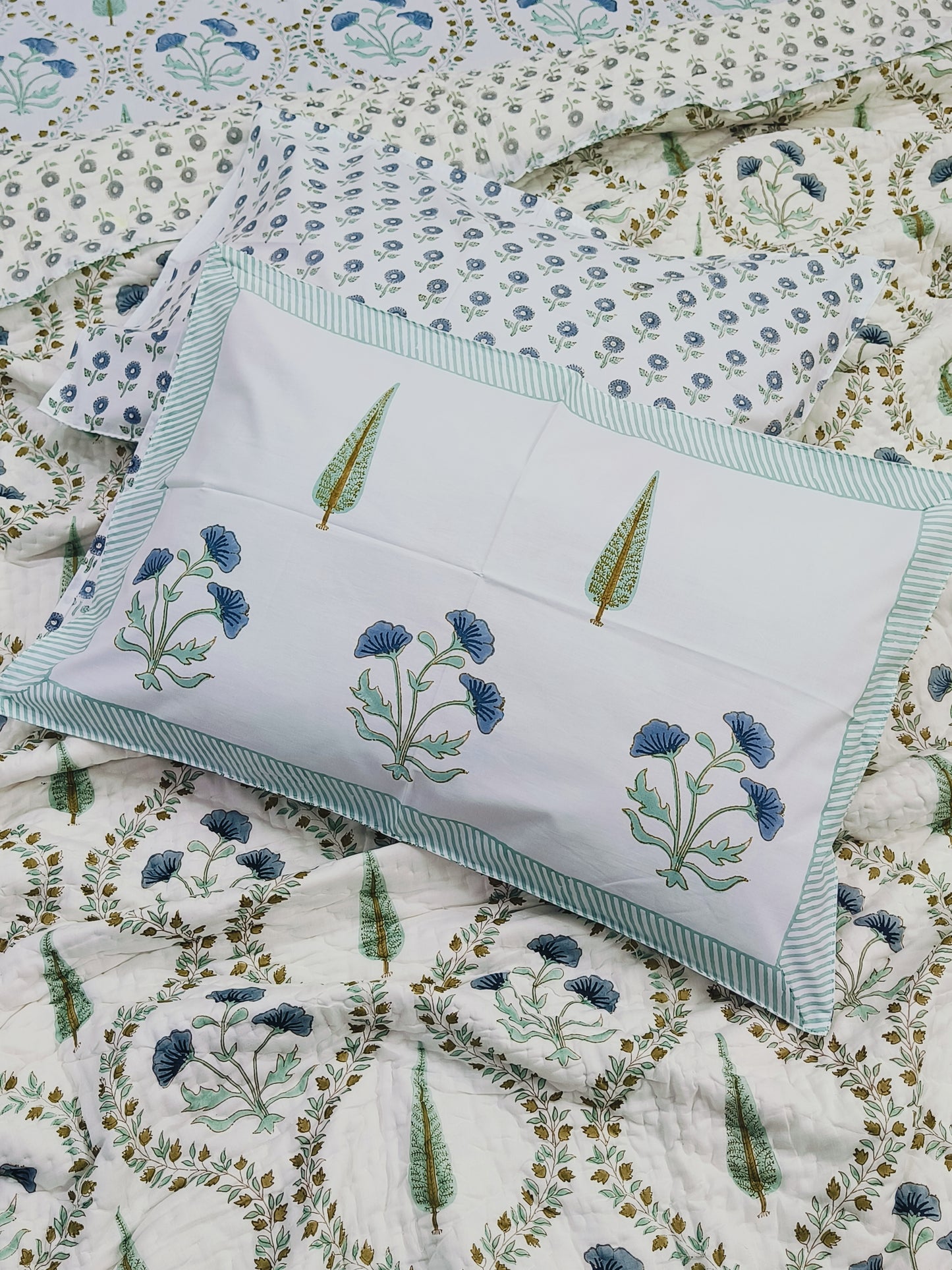 Bedding Sets with Quilts