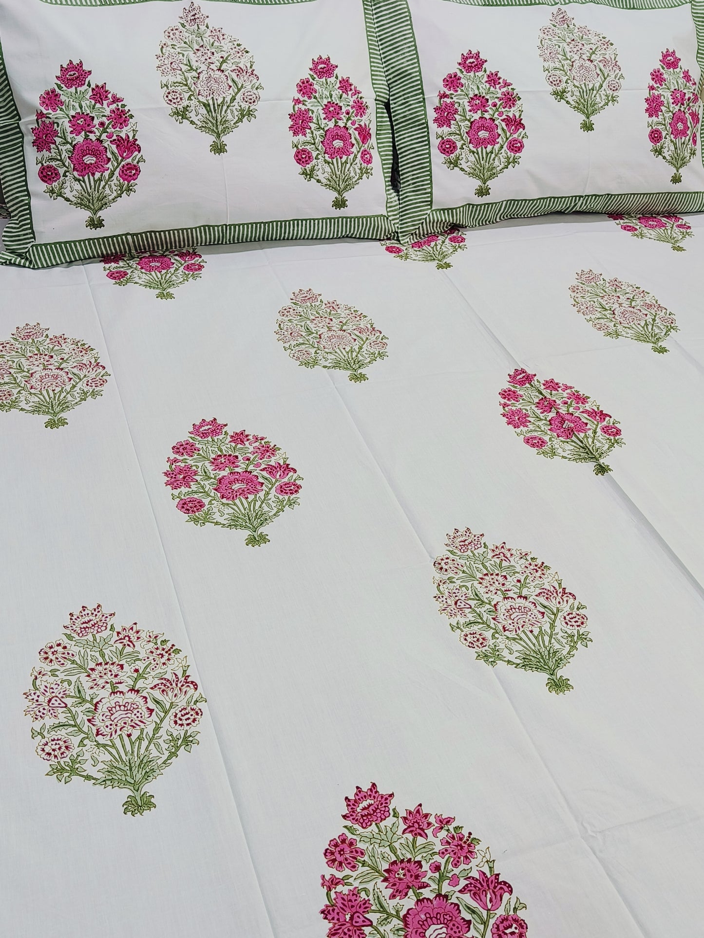 Bedsheet With King Size Pillow Cases