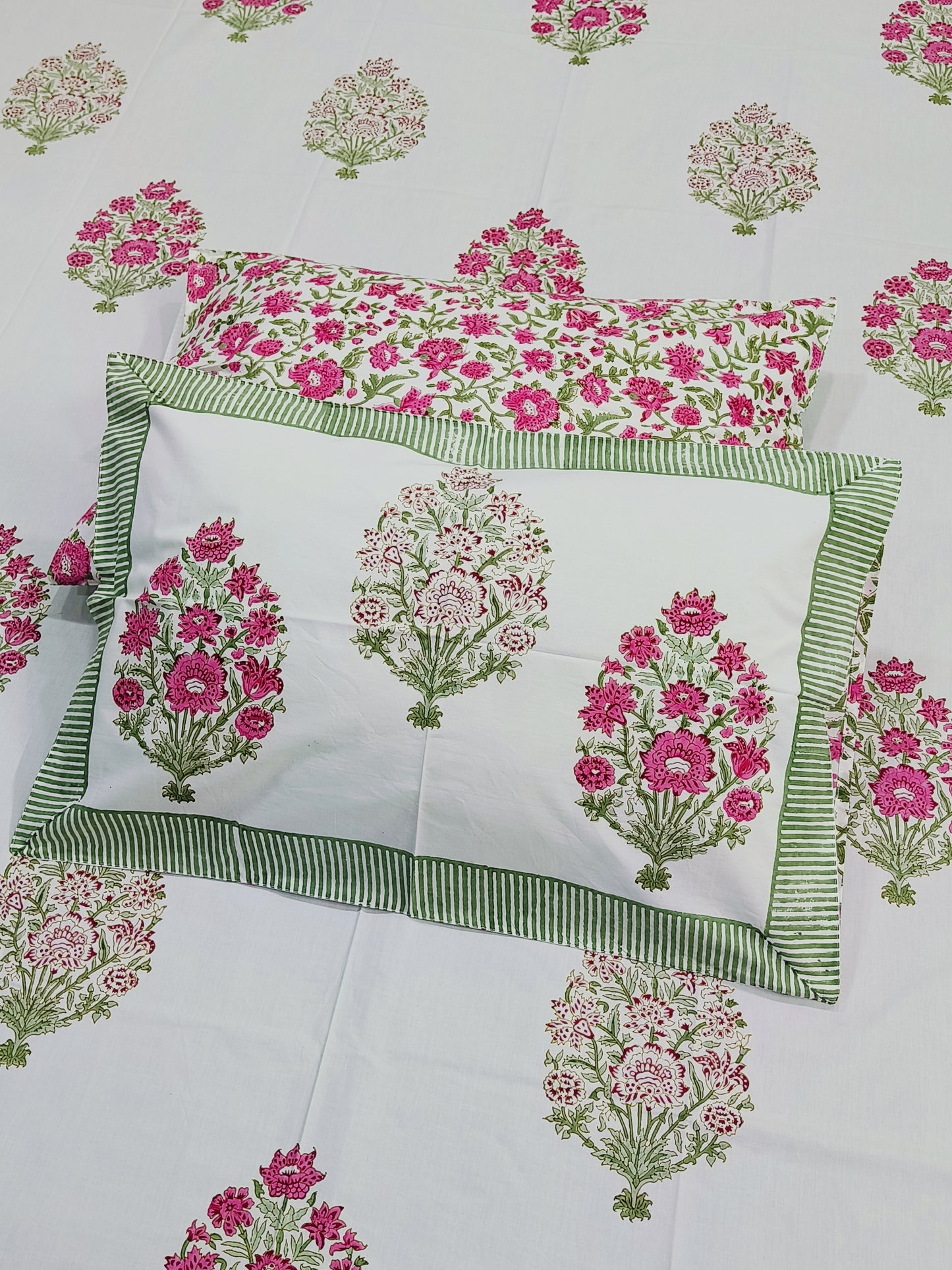 Bedsheet With King Size Pillow Cases