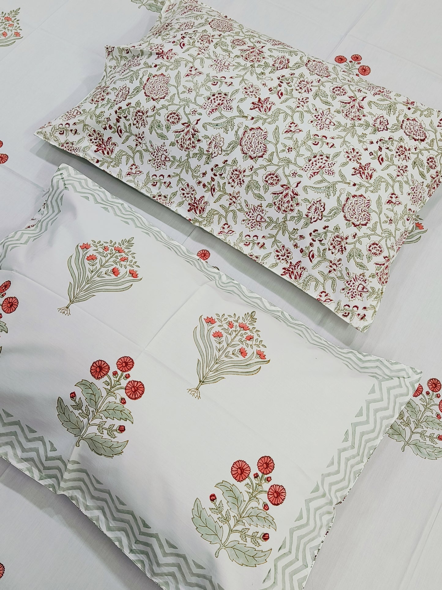 Bedsheet With King Size Pillow Cases