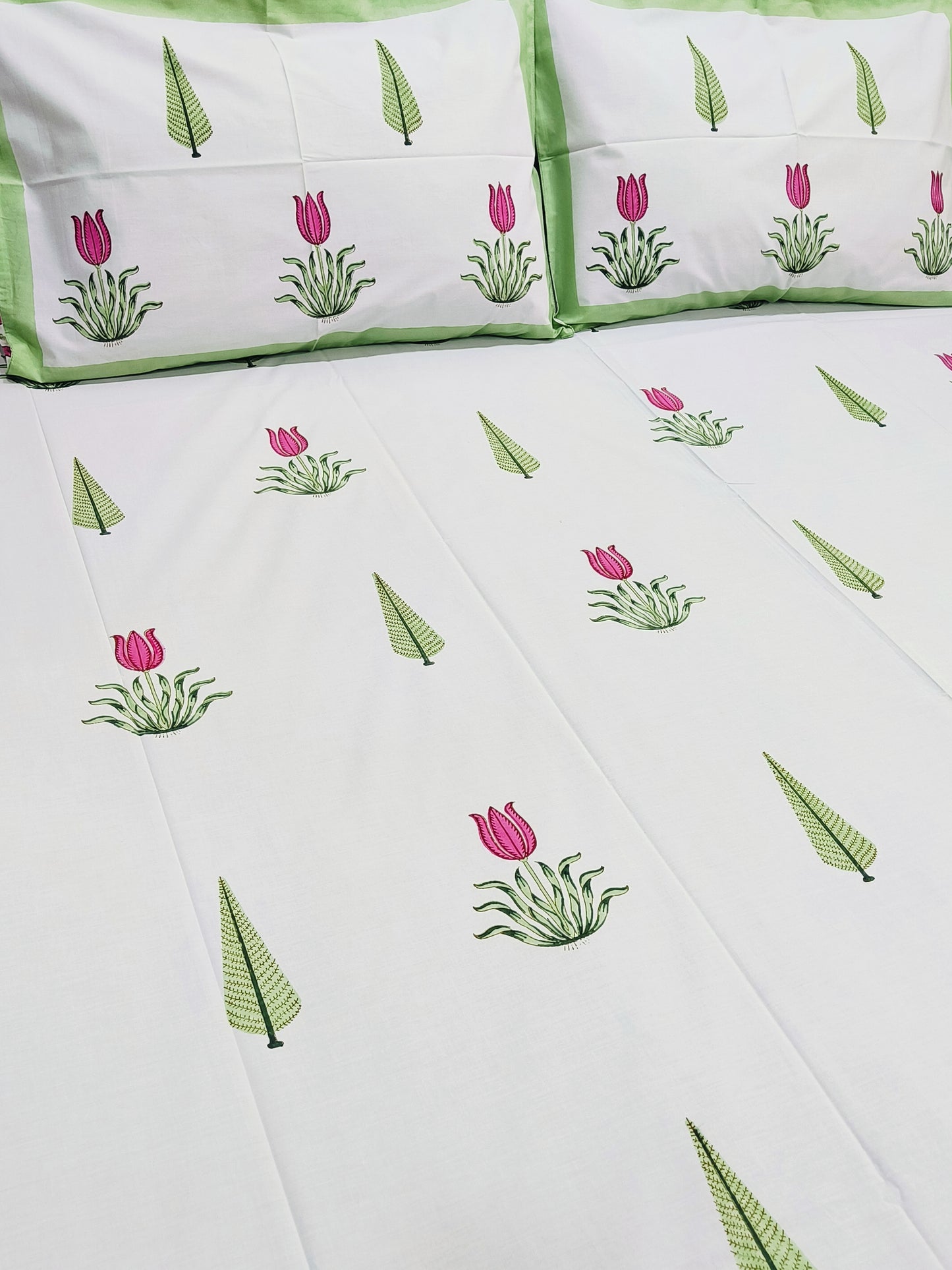 Bedsheet With King Size Pillow Cases