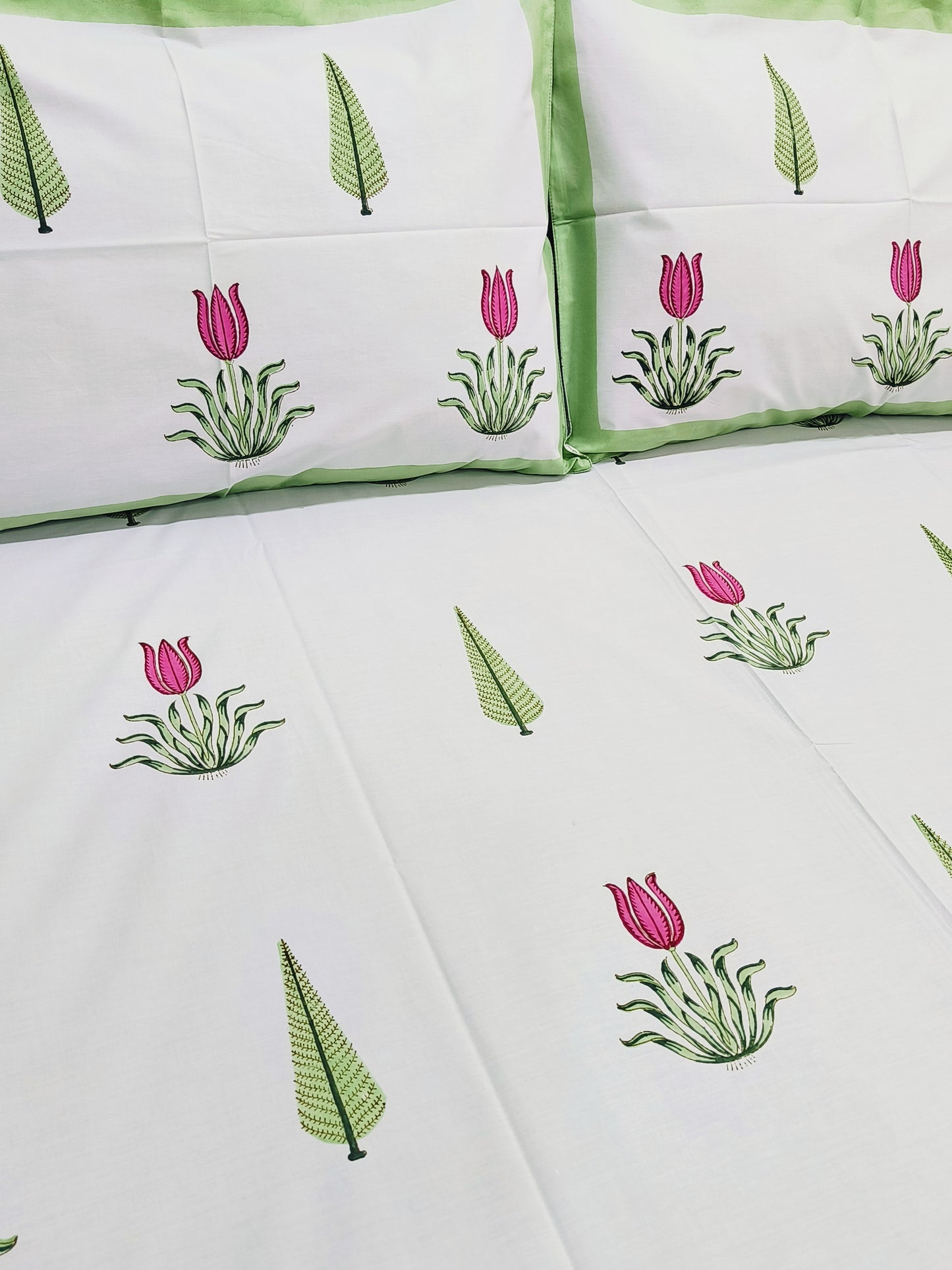 Bedsheet With King Size Pillow Cases
