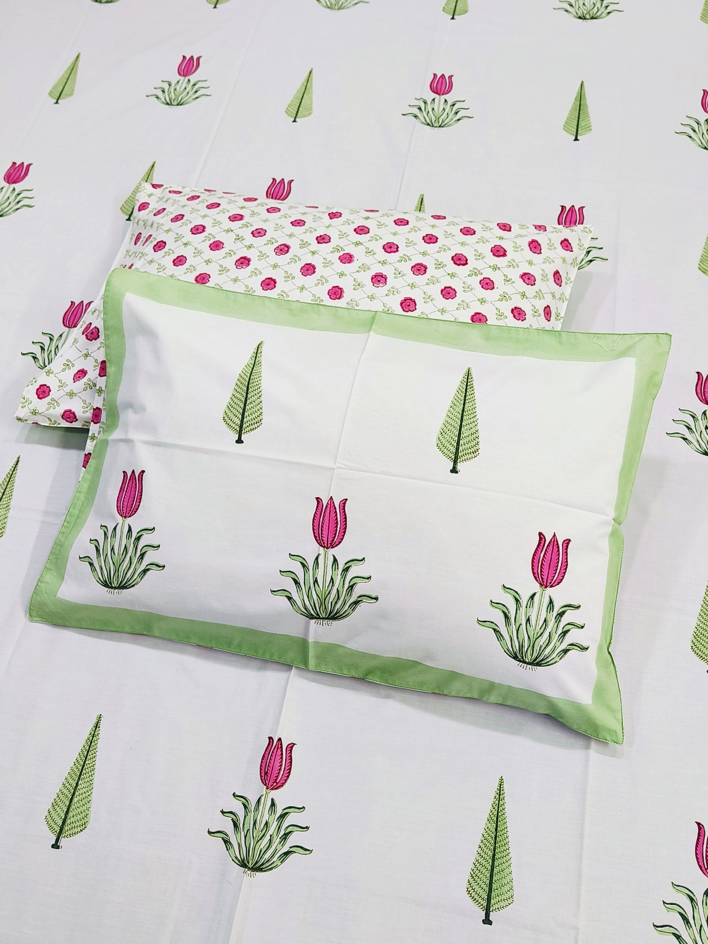 Bedsheet With King Size Pillow Cases