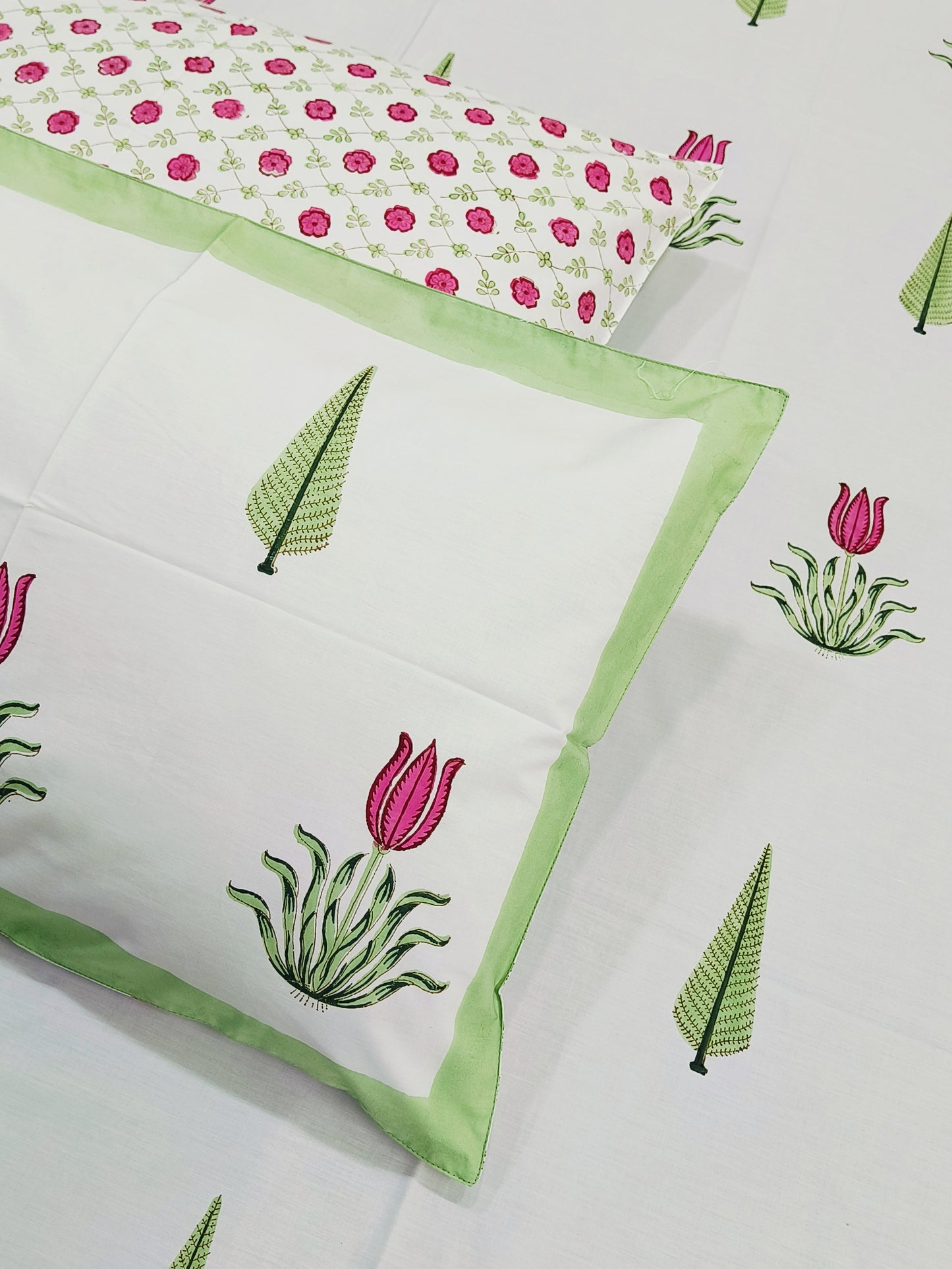 Bedsheet With King Size Pillow Cases