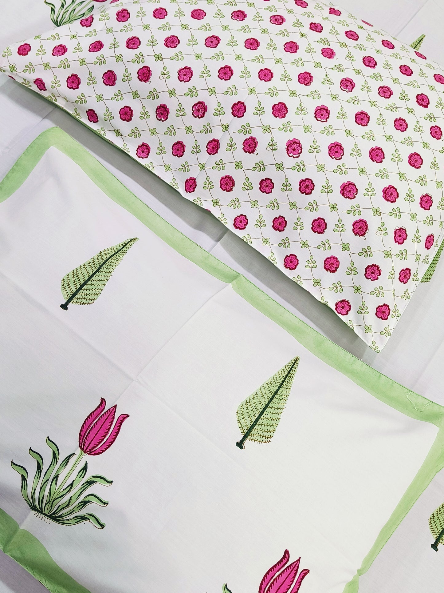 Bedsheet With King Size Pillow Cases