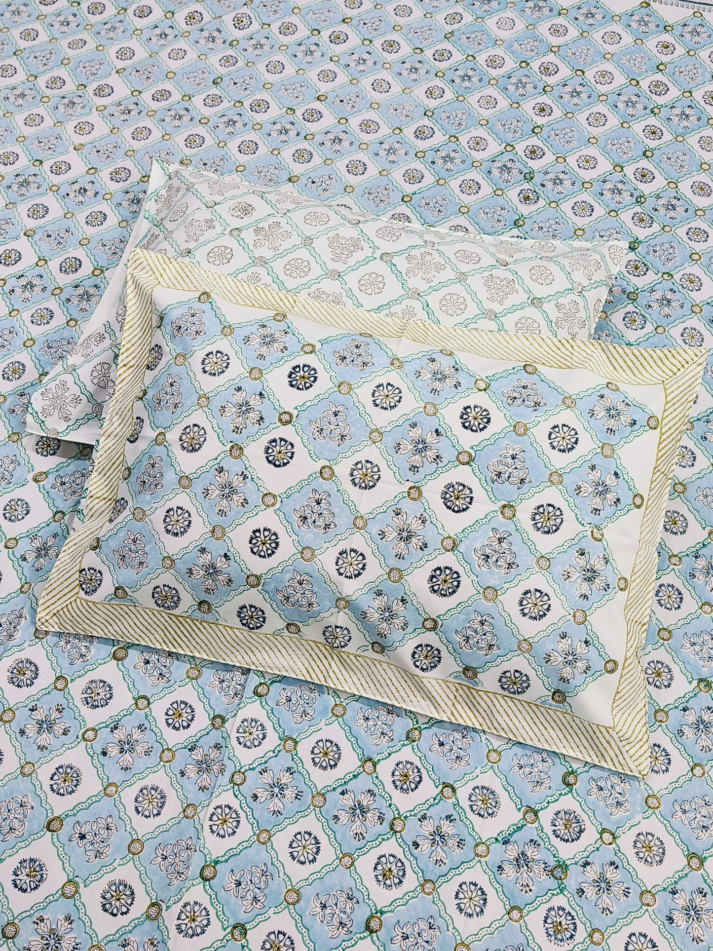 Bedsheet With King Size Pillow Cases