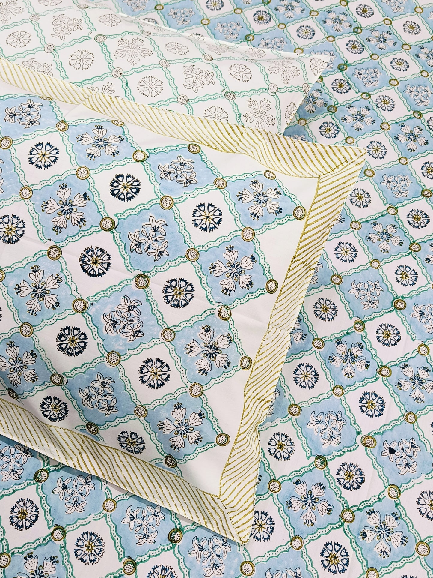 Bedsheet With King Size Pillow Cases