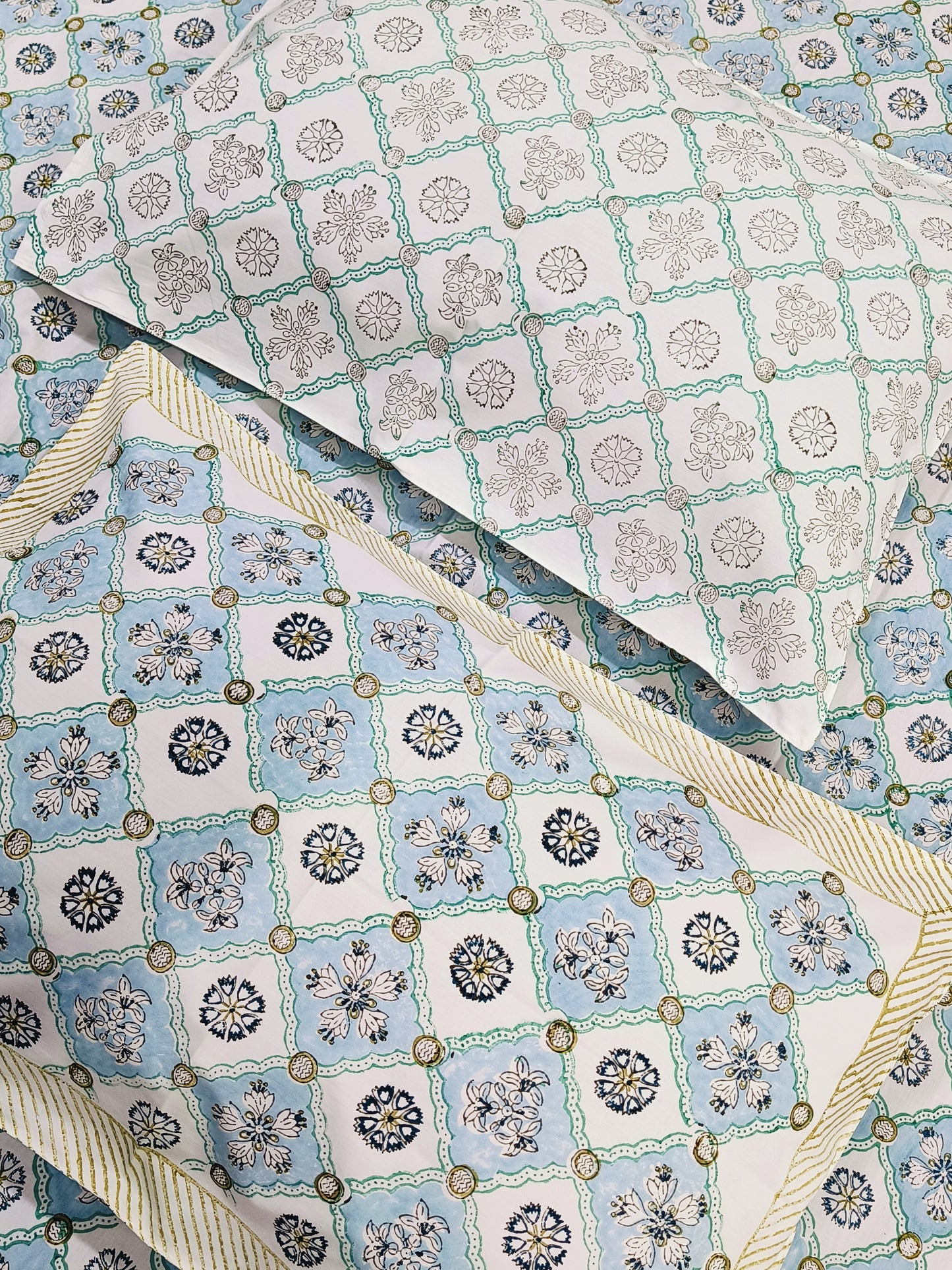 Bedsheet With King Size Pillow Cases