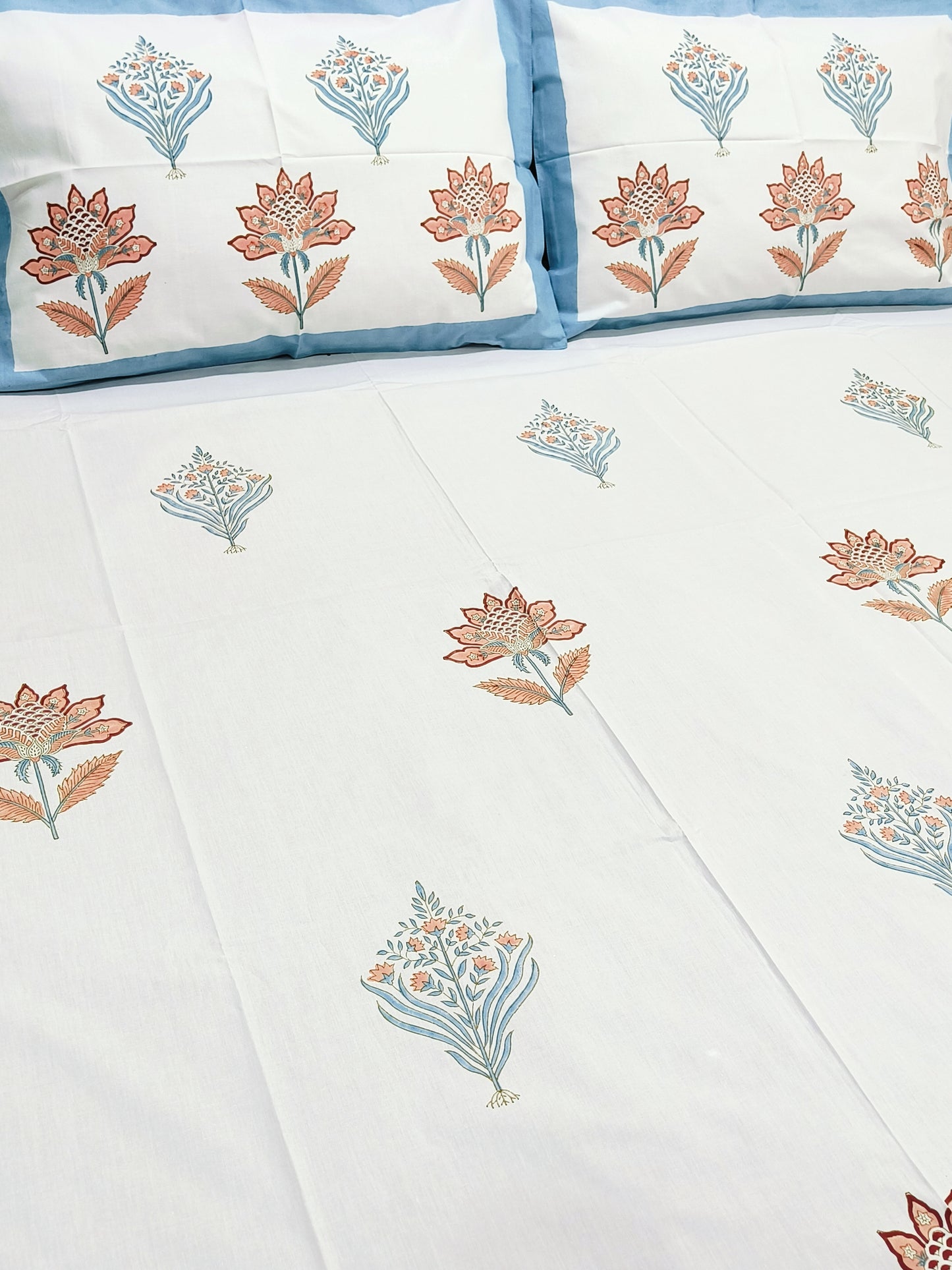 Bedsheet With King Size Pillow Cases