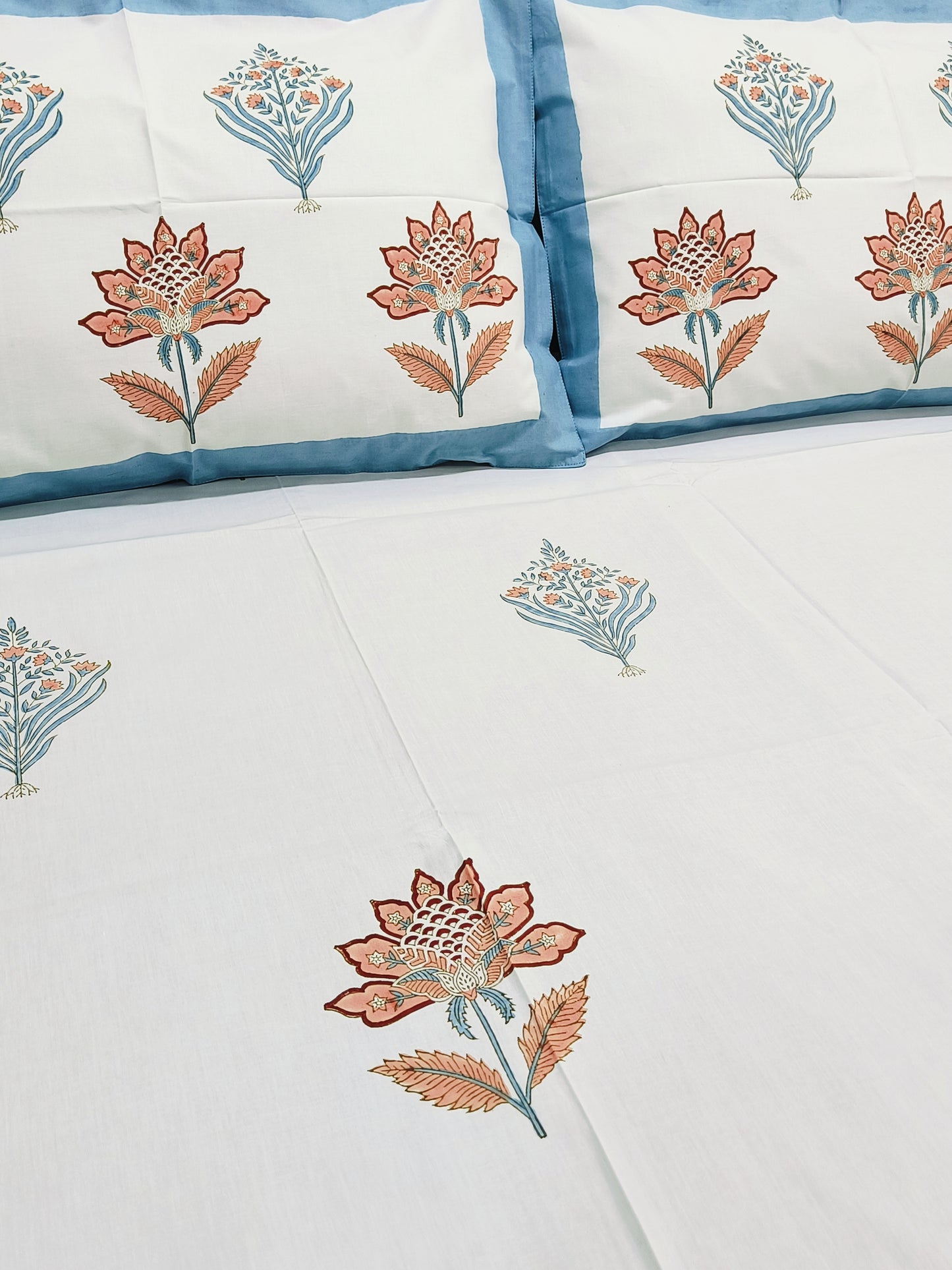 Bedsheet With King Size Pillow Cases