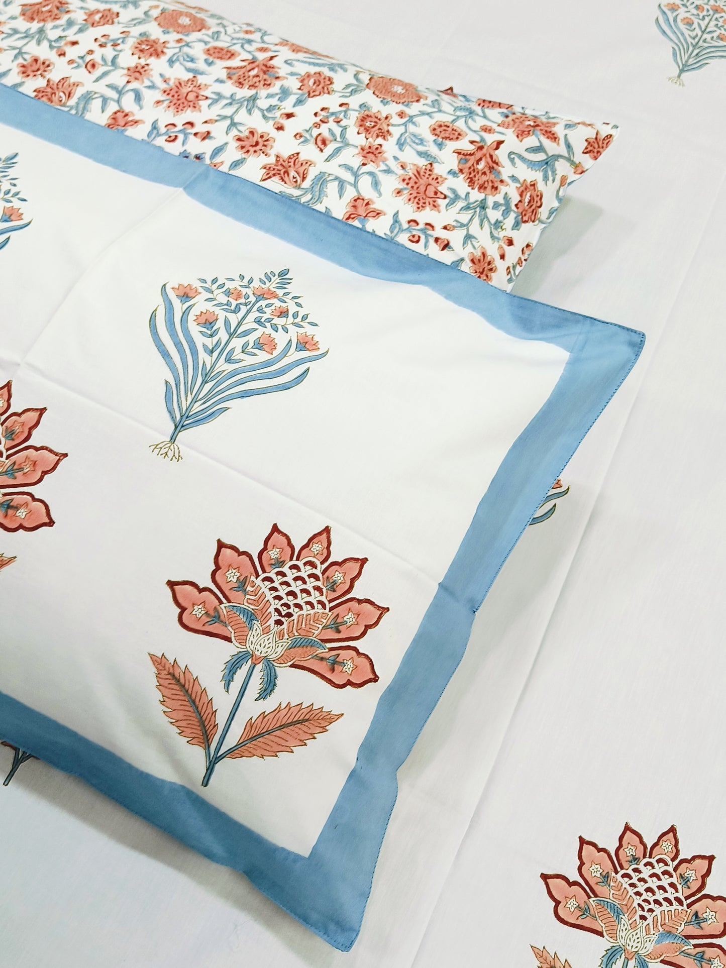 Bedsheet With King Size Pillow Cases
