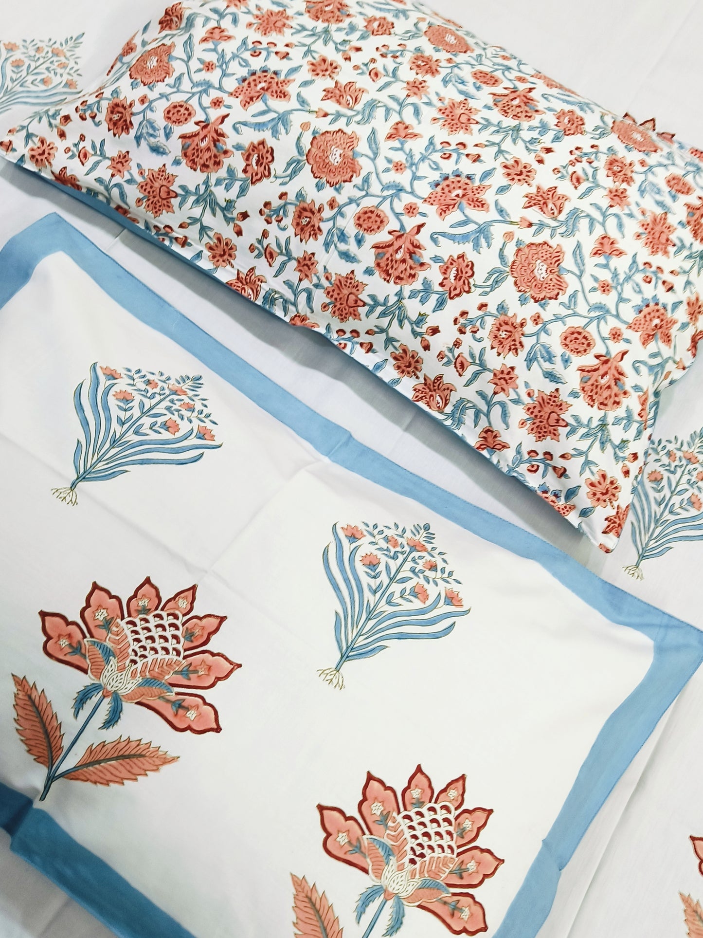 Bedsheet With King Size Pillow Cases