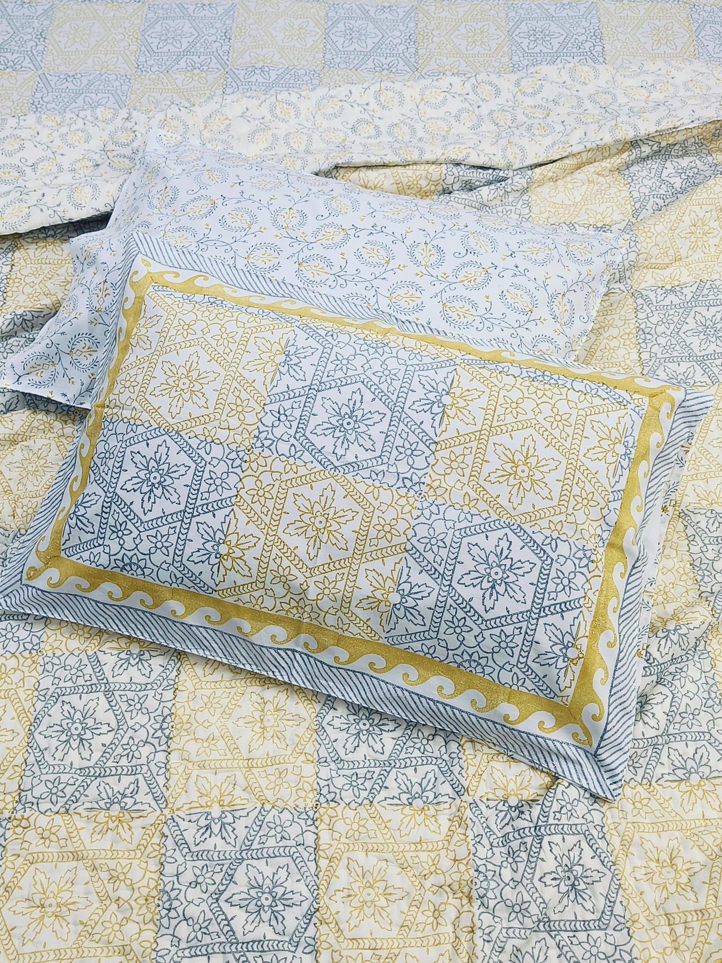 Bedding Sets with Quilts