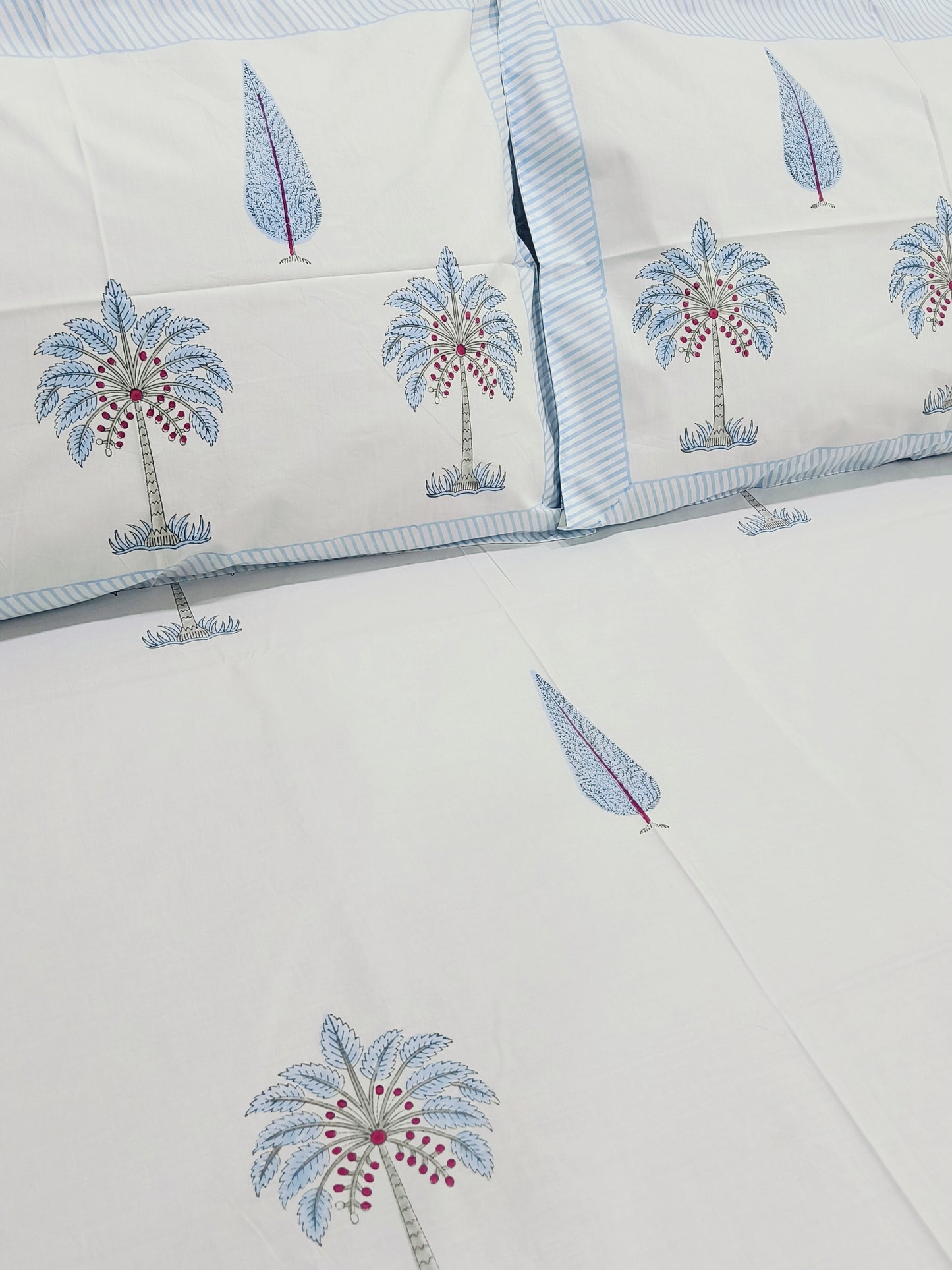 Bedsheet With King Size Pillow Cases
