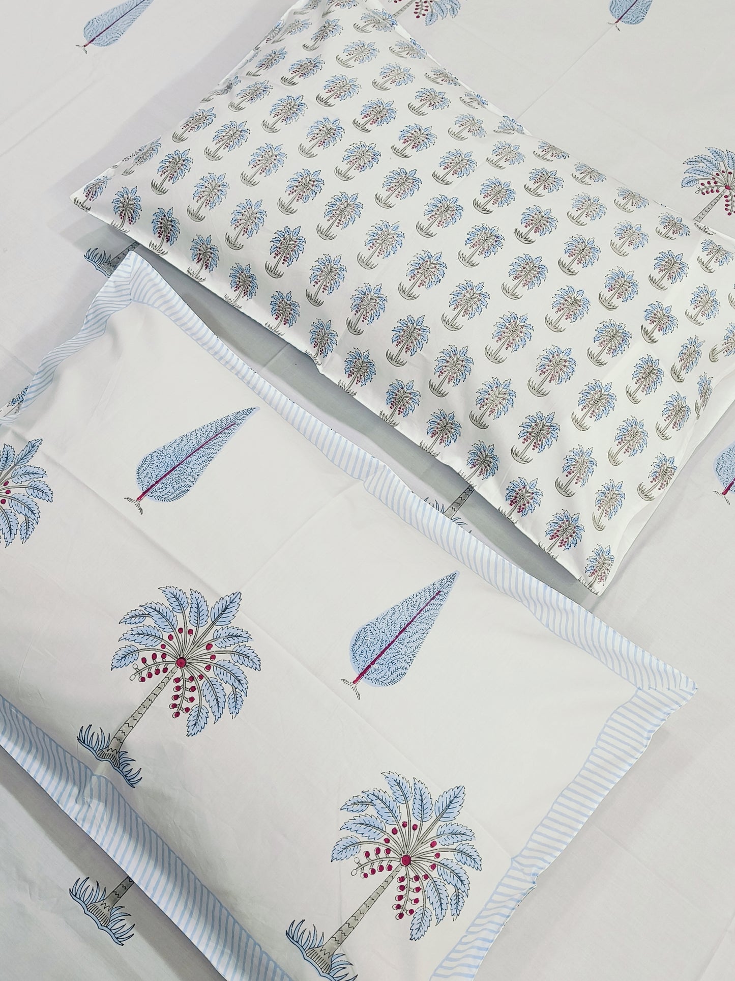 Bedsheet With King Size Pillow Cases