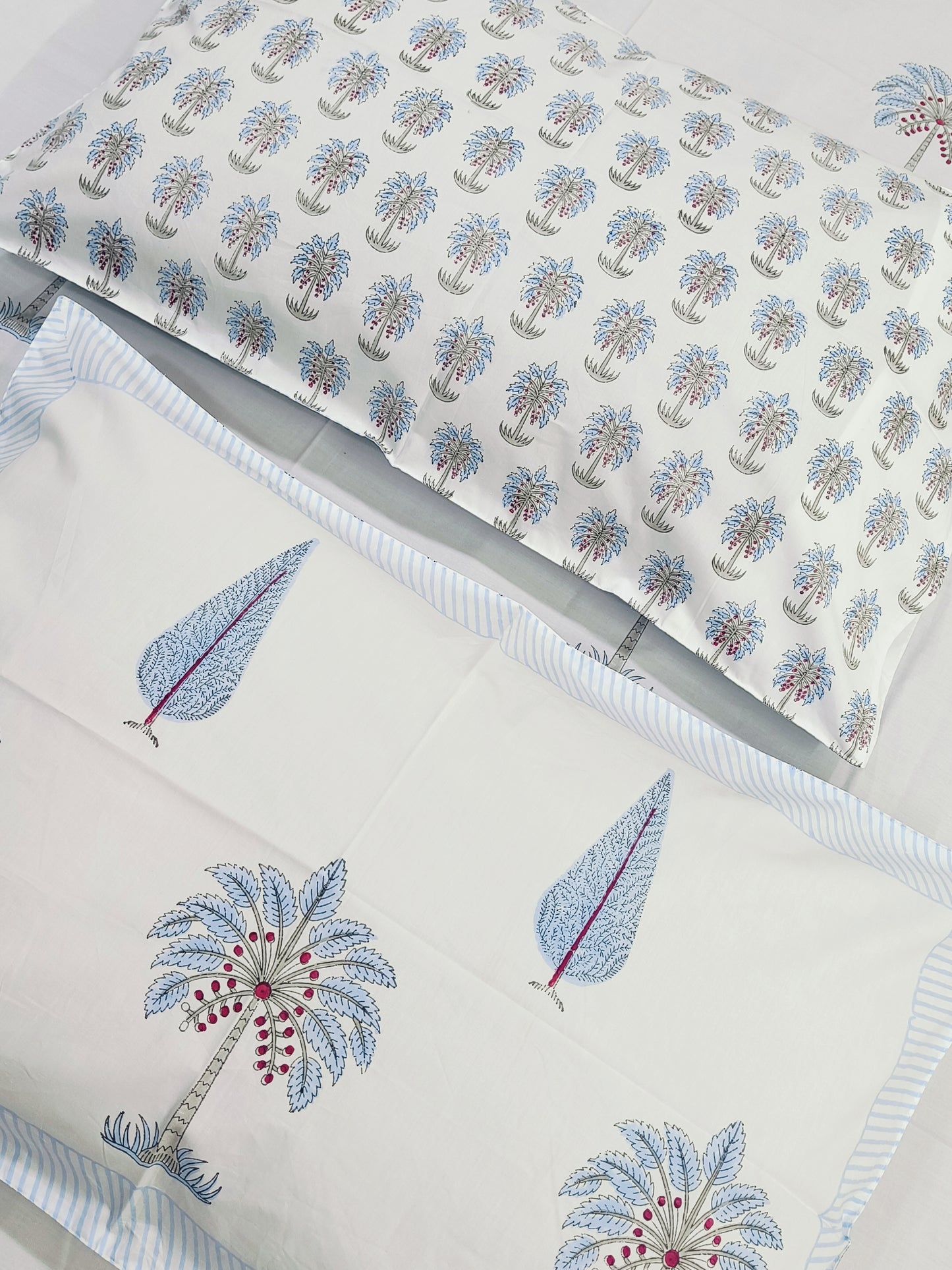 Bedsheet With King Size Pillow Cases