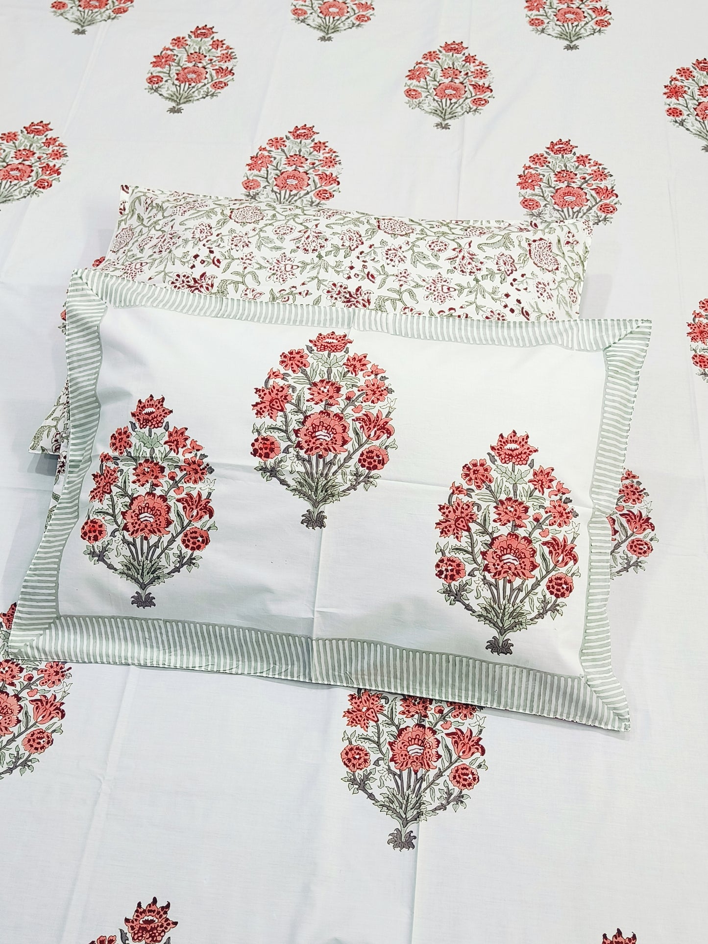 Bedsheet With King Size Pillow Cases