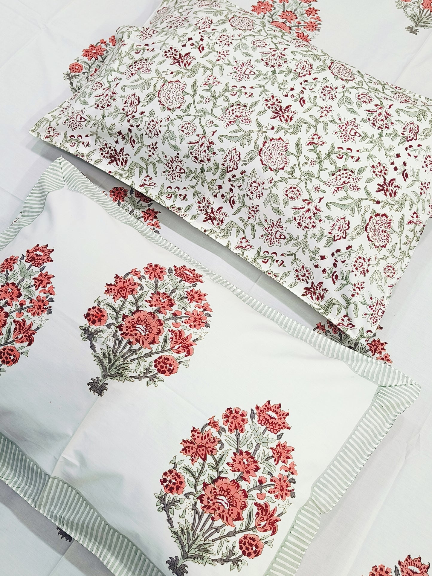 Bedsheet With King Size Pillow Cases