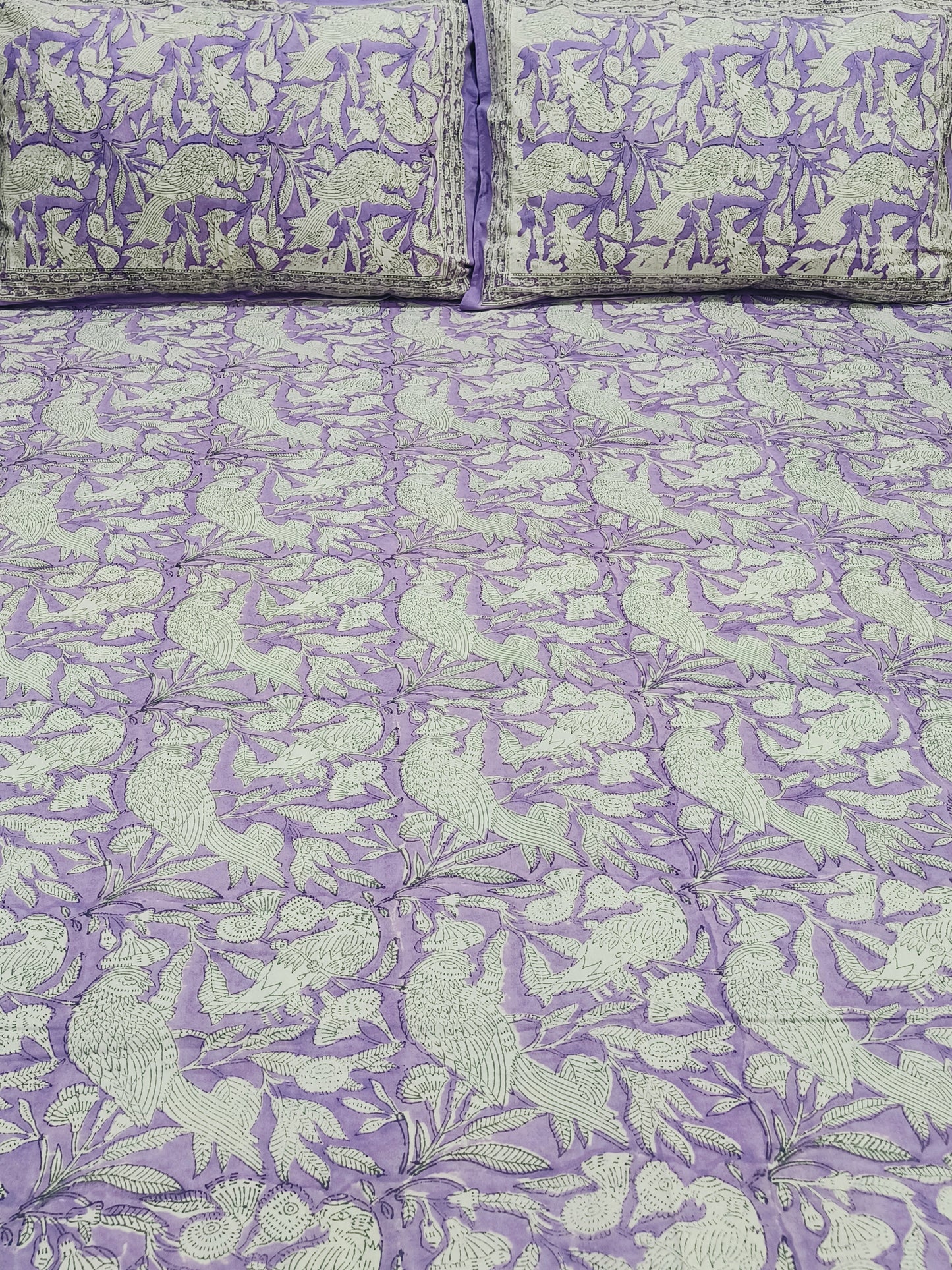 Bedsheet With King Size Pillow Cases