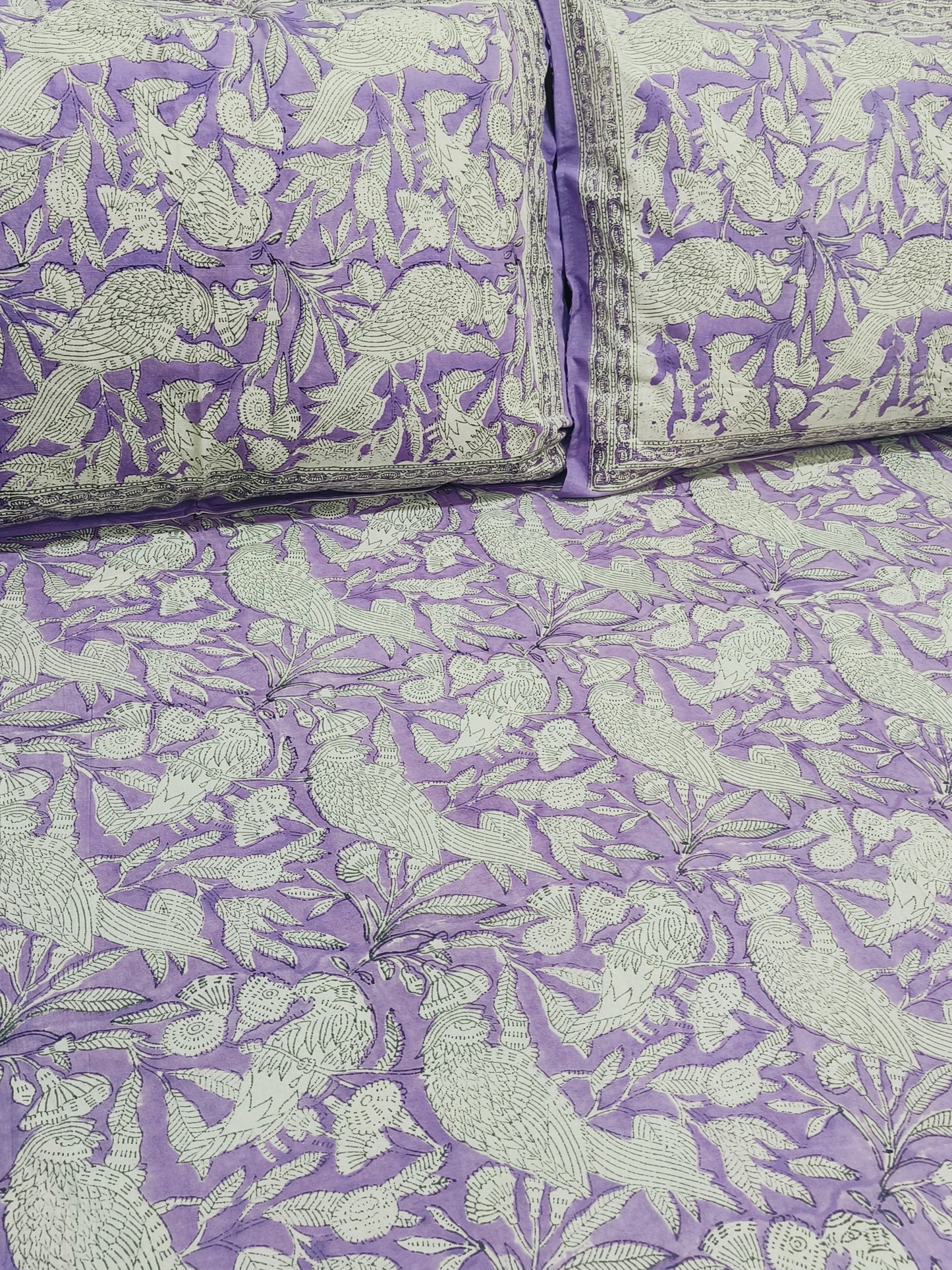 Bedsheet With King Size Pillow Cases