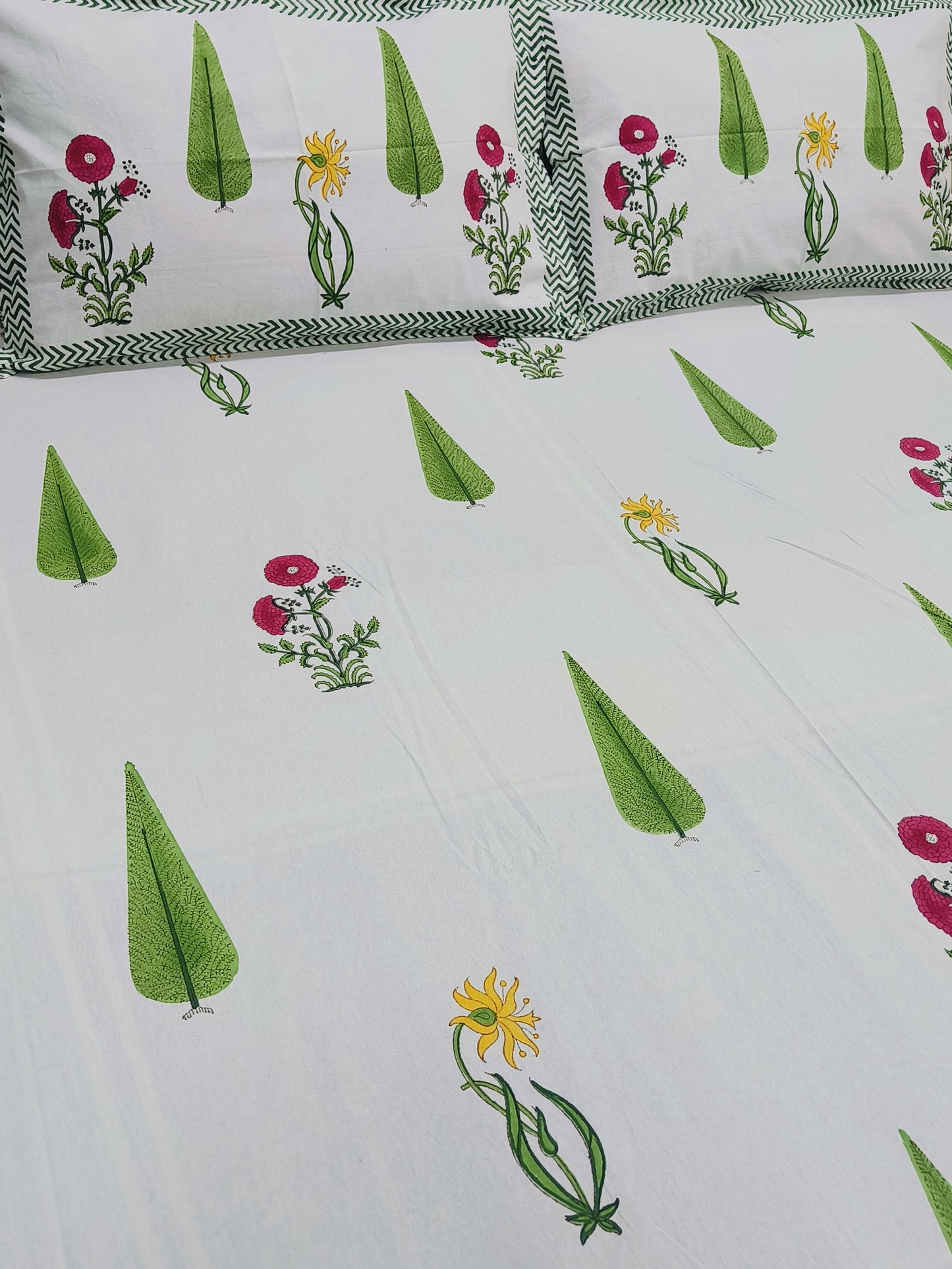 Bedsheet With King Size Pillow Cases