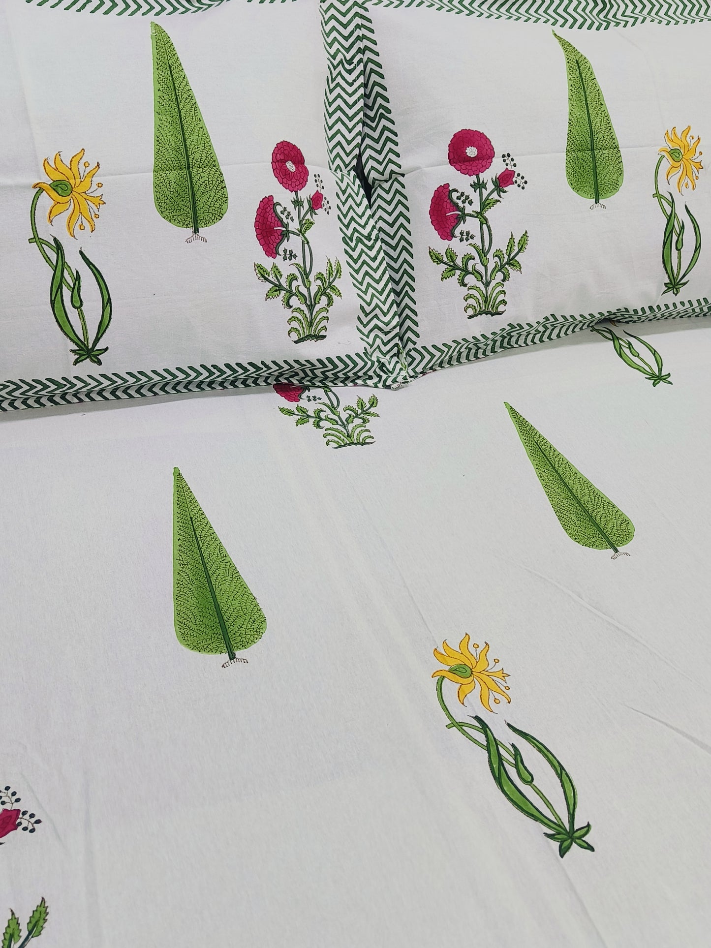 Bedsheet With King Size Pillow Cases