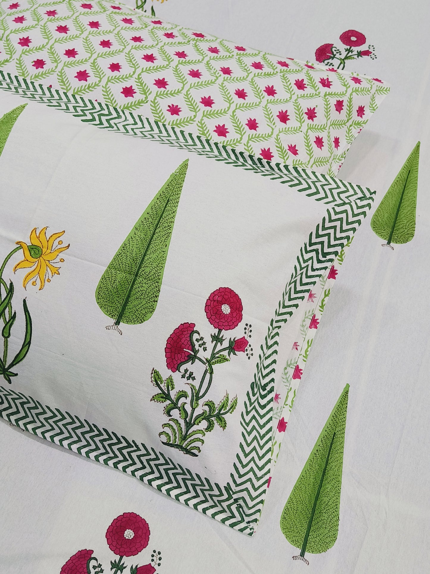Bedsheet With King Size Pillow Cases