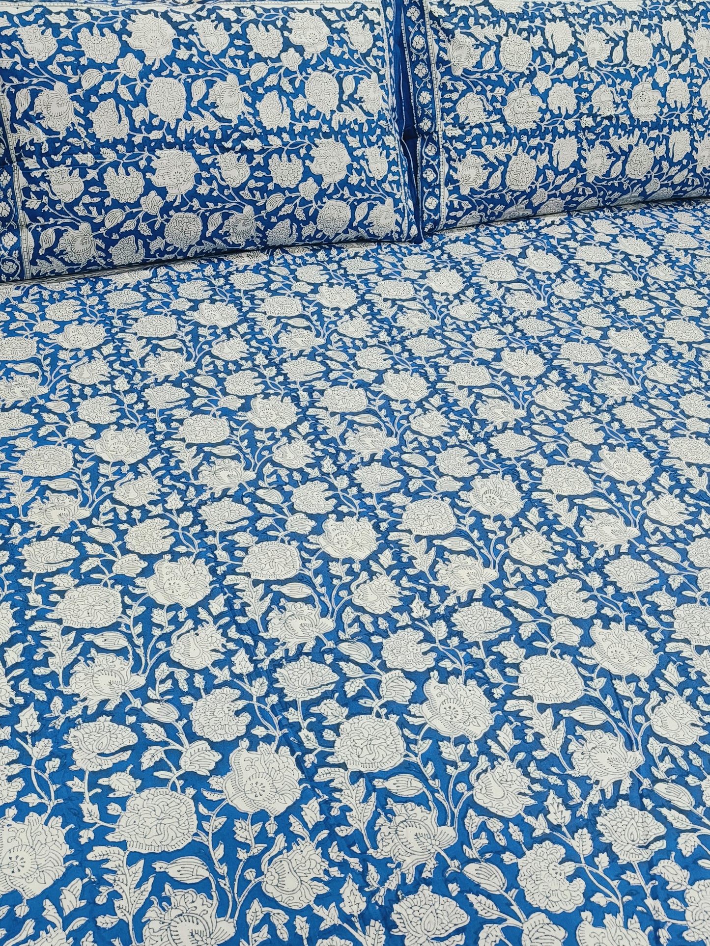 Bedsheet With King Size Pillow Cases