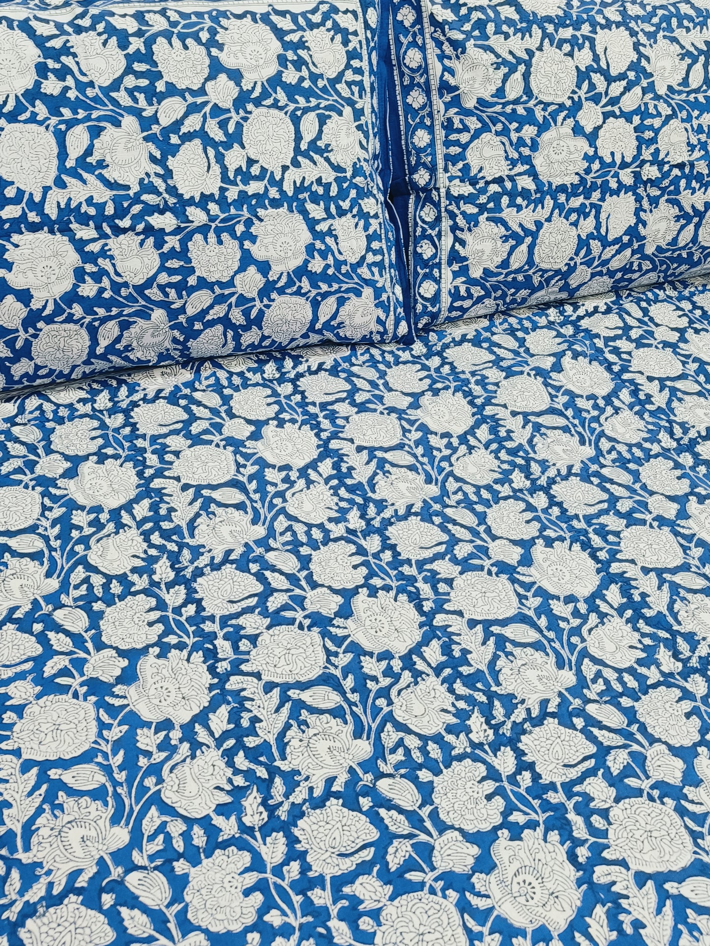 Bedsheet With King Size Pillow Cases