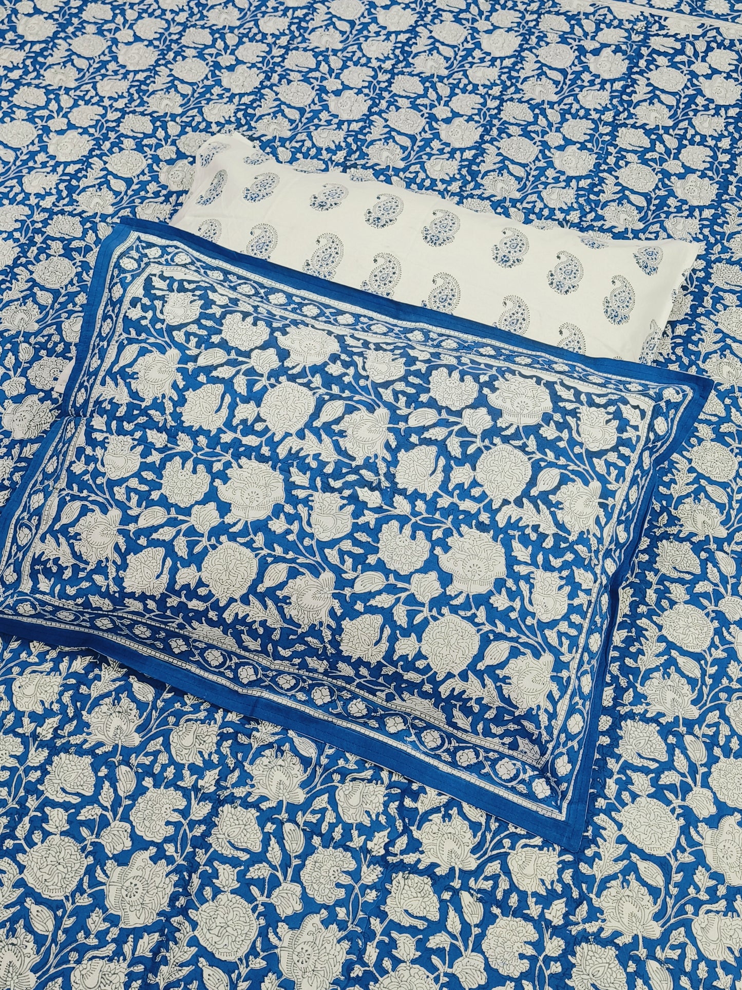 Bedsheet With King Size Pillow Cases