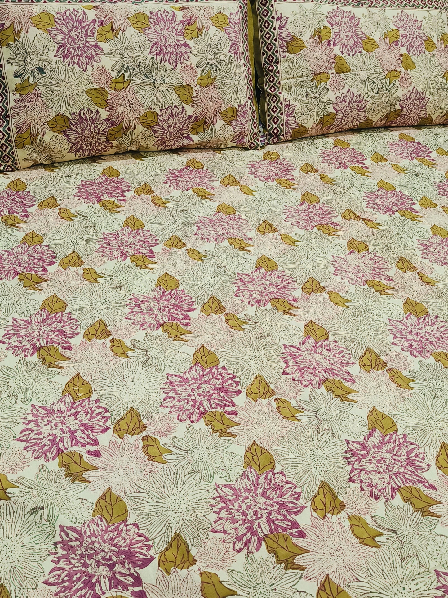Bedsheet With King Size Pillow Cases