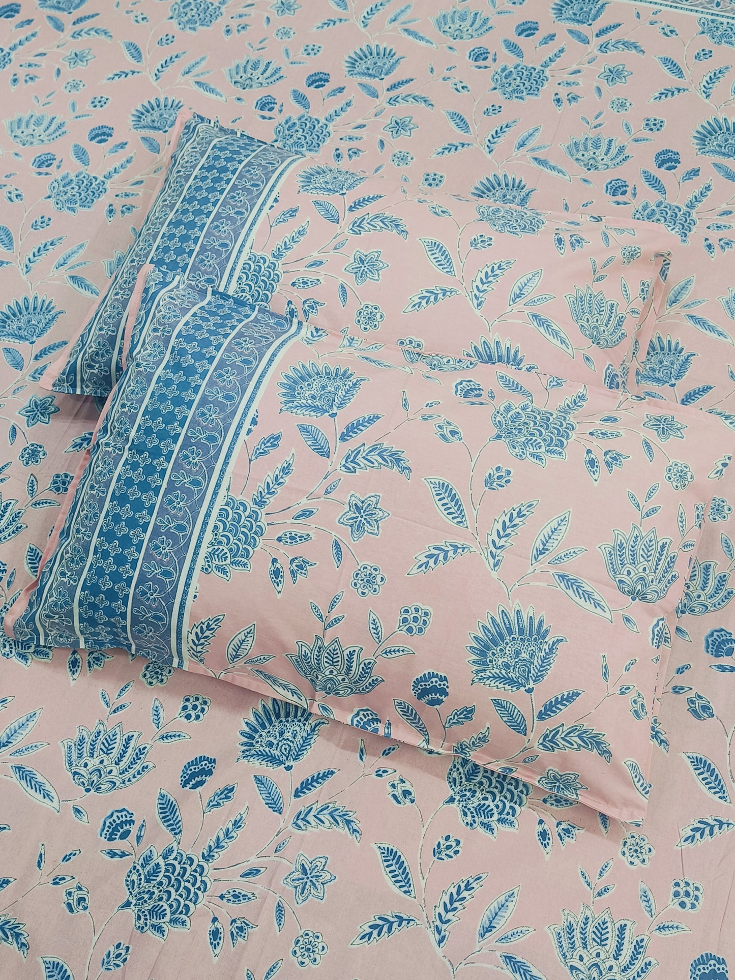 Bedsheet With King Size Pillow Cases