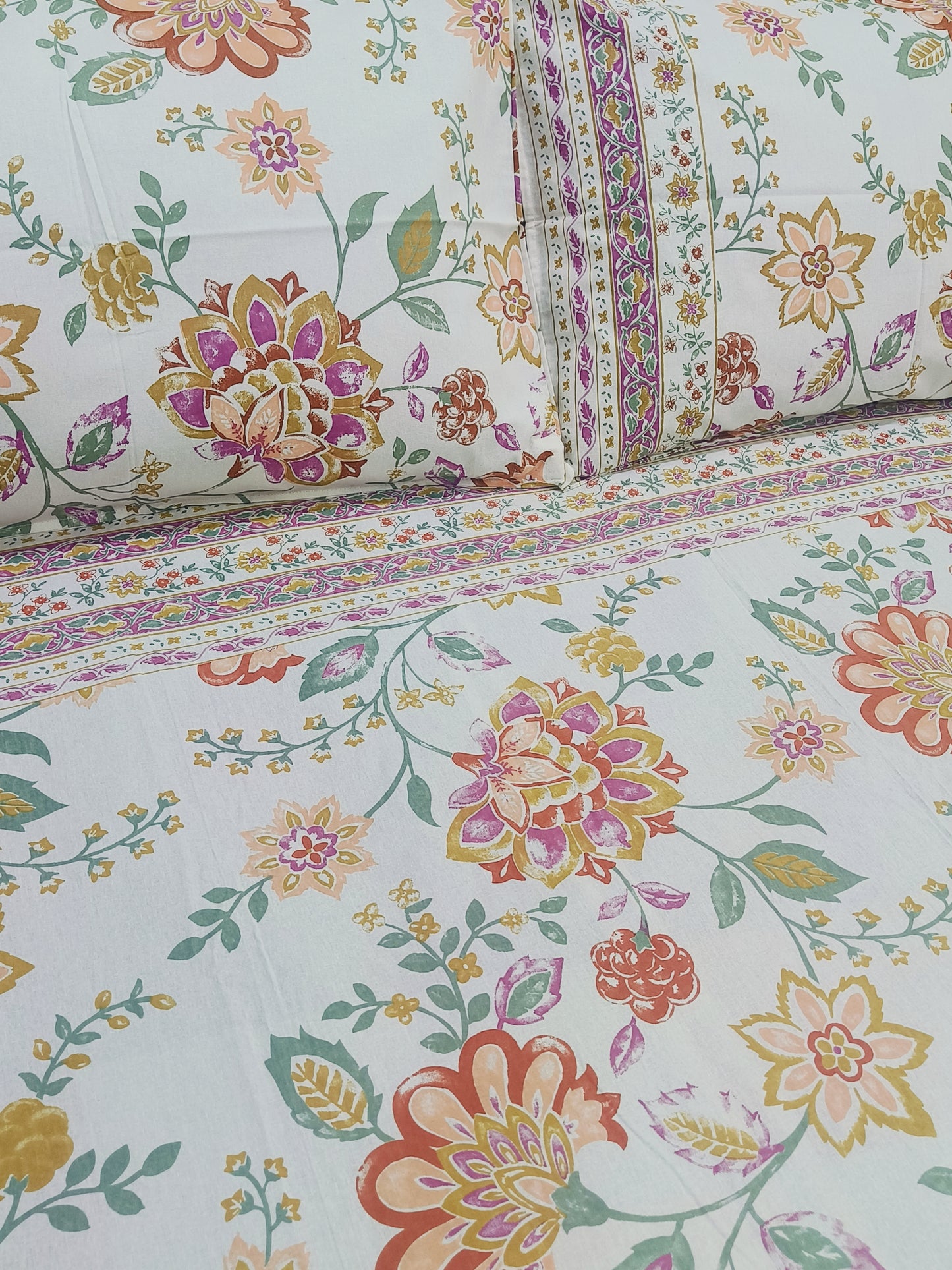 Bedsheet With King Size Pillow Cases