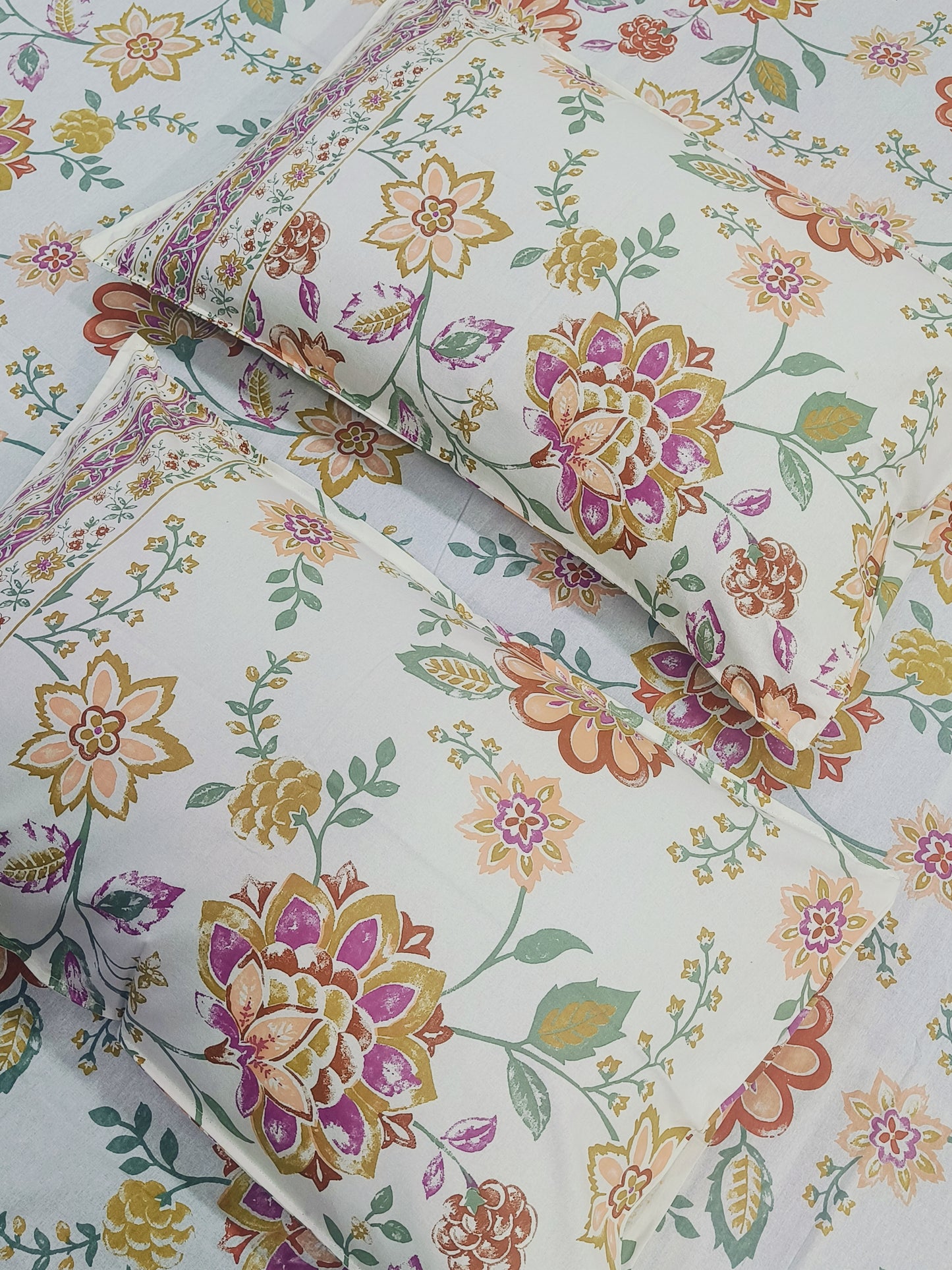 Bedsheet With King Size Pillow Cases