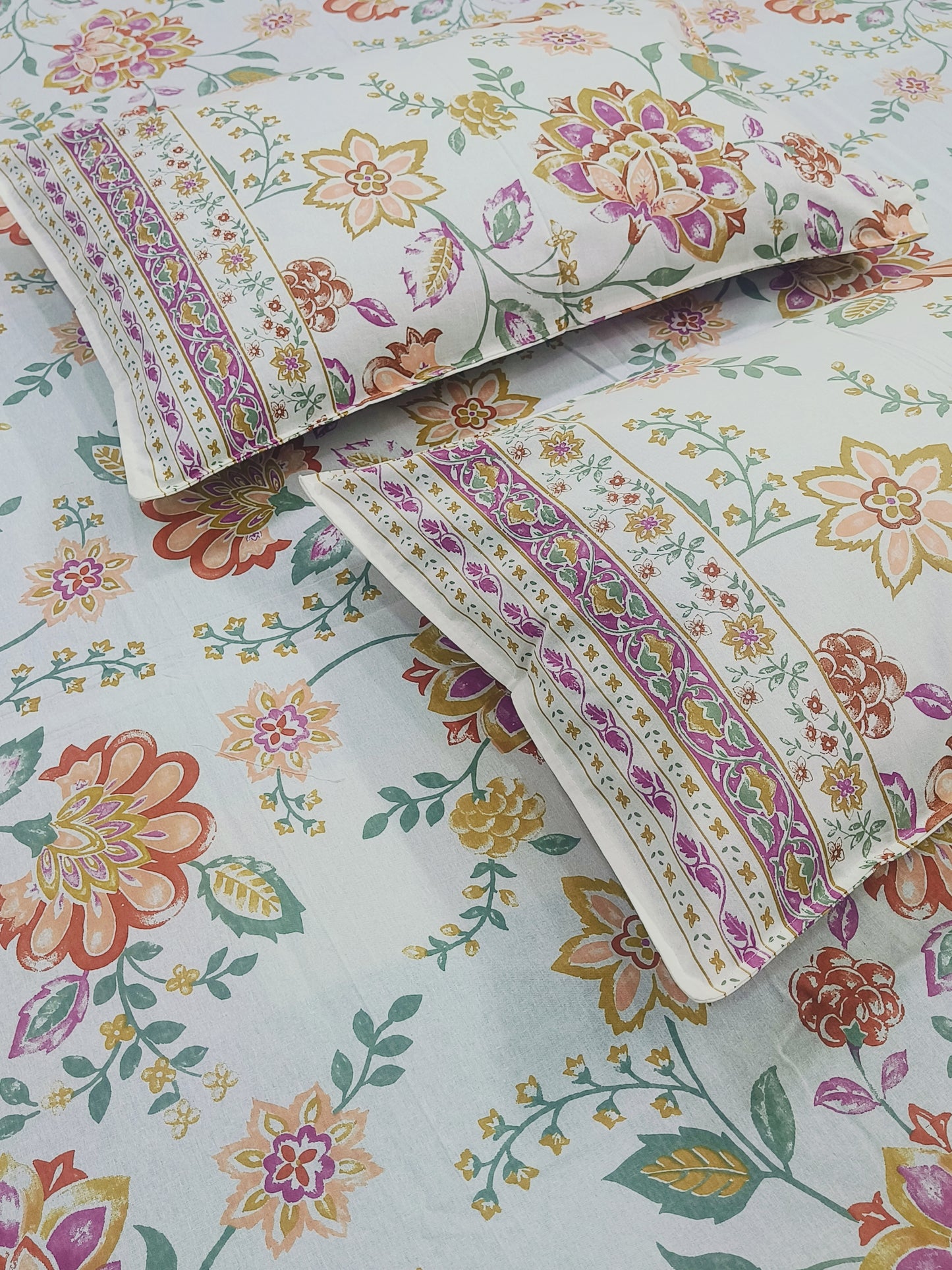 Bedsheet With King Size Pillow Cases